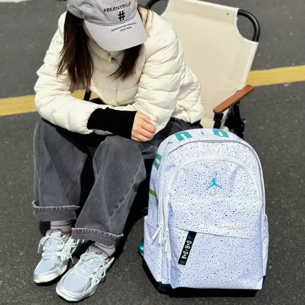 에어조던 점무늬 입체 로고 노트북 수납 백팩