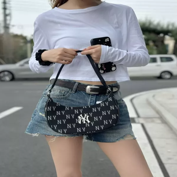 엠엘비 양키스 모노그램 패브릭 숄더백