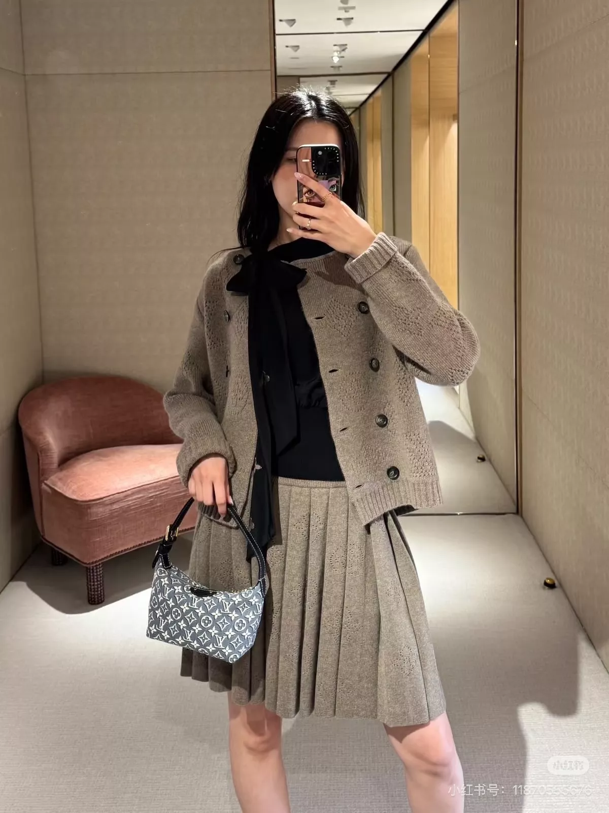 루이비통 타이넥 크롭 여성용 민소매 블라우스 상세 이미지 21