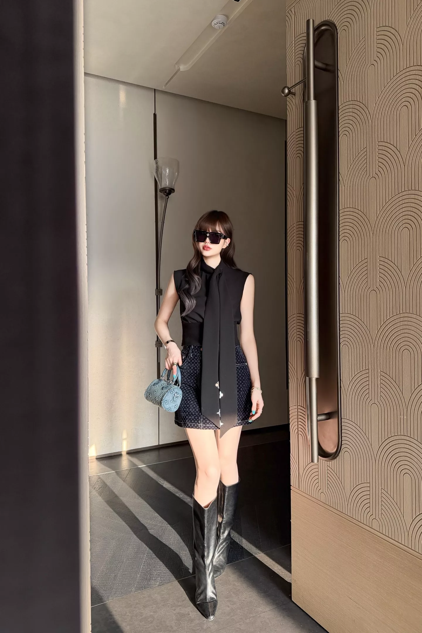 루이비통 타이넥 크롭 여성용 민소매 블라우스 상세 이미지 35