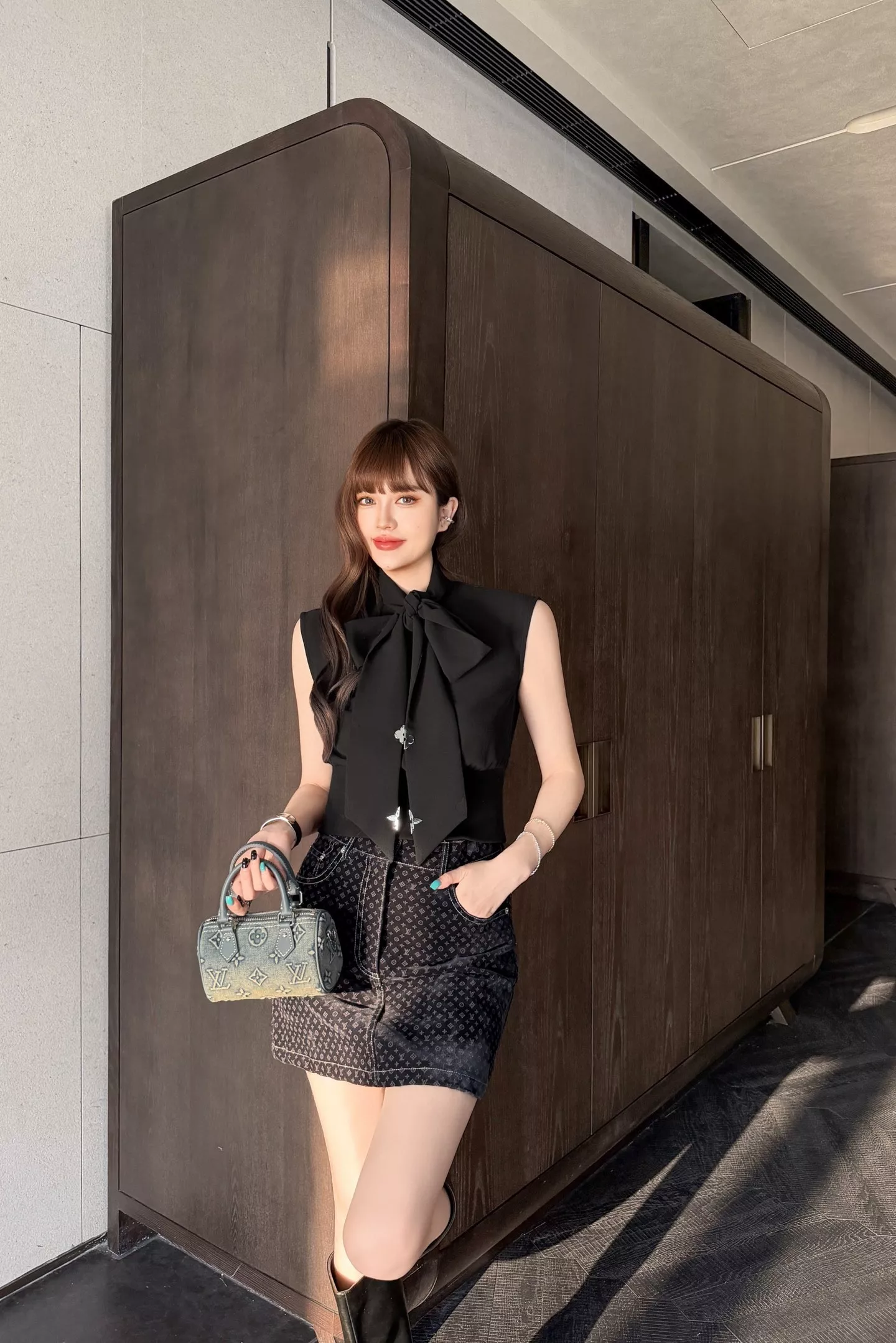 루이비통 타이넥 크롭 여성용 민소매 블라우스 상세 이미지 41