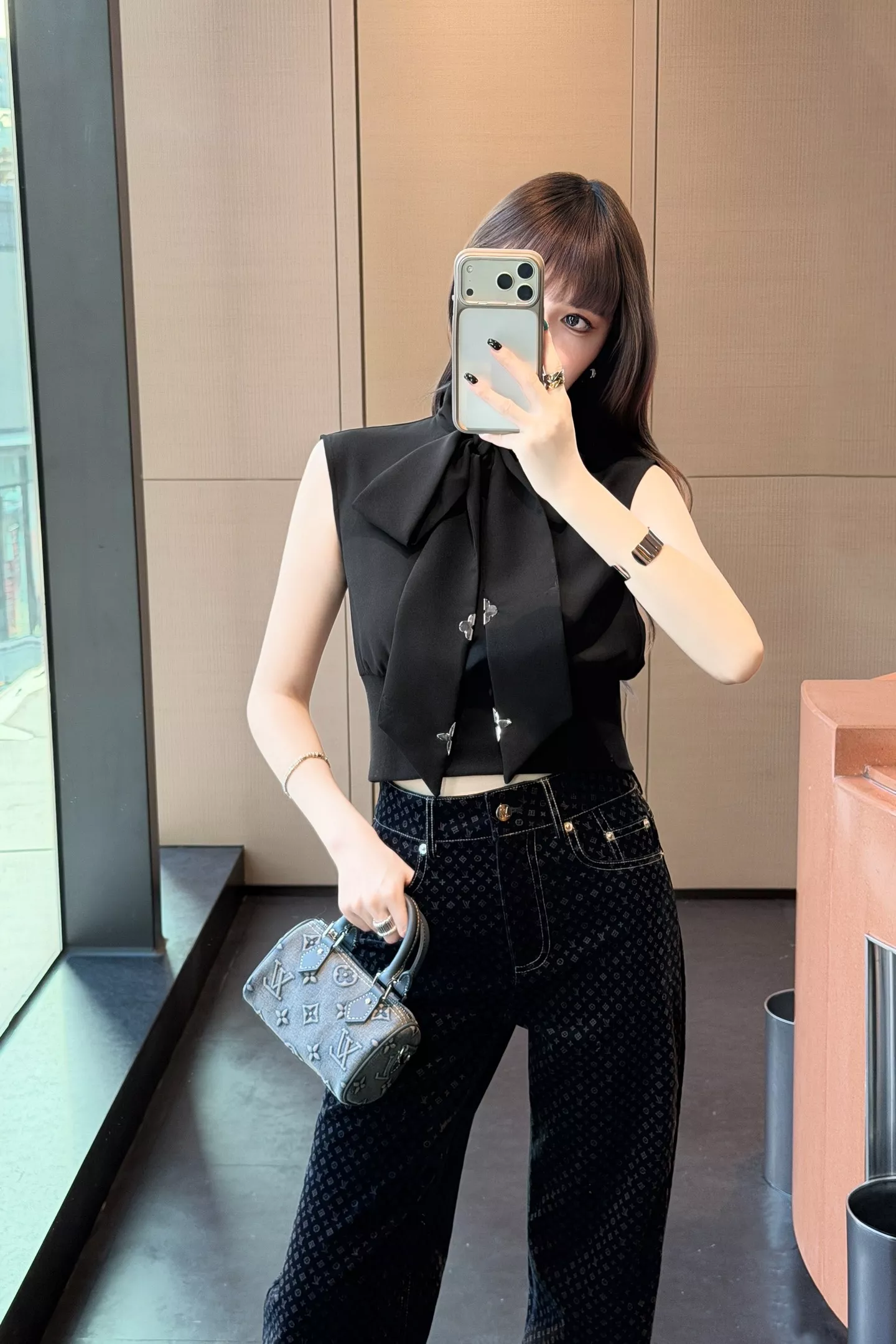 루이비통 타이넥 크롭 여성용 민소매 블라우스 상세 이미지 43