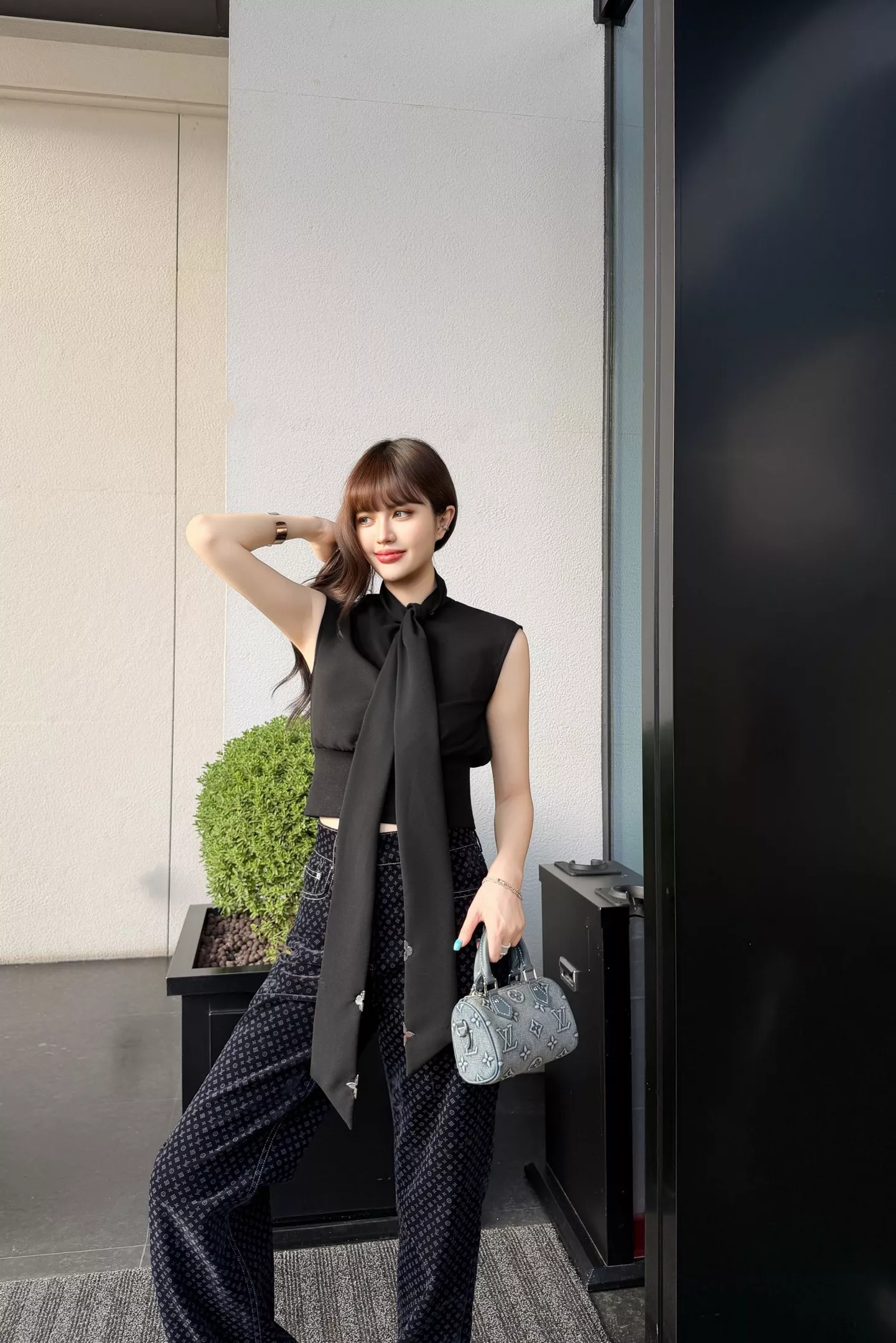 루이비통 타이넥 크롭 여성용 민소매 블라우스 상세 이미지 46