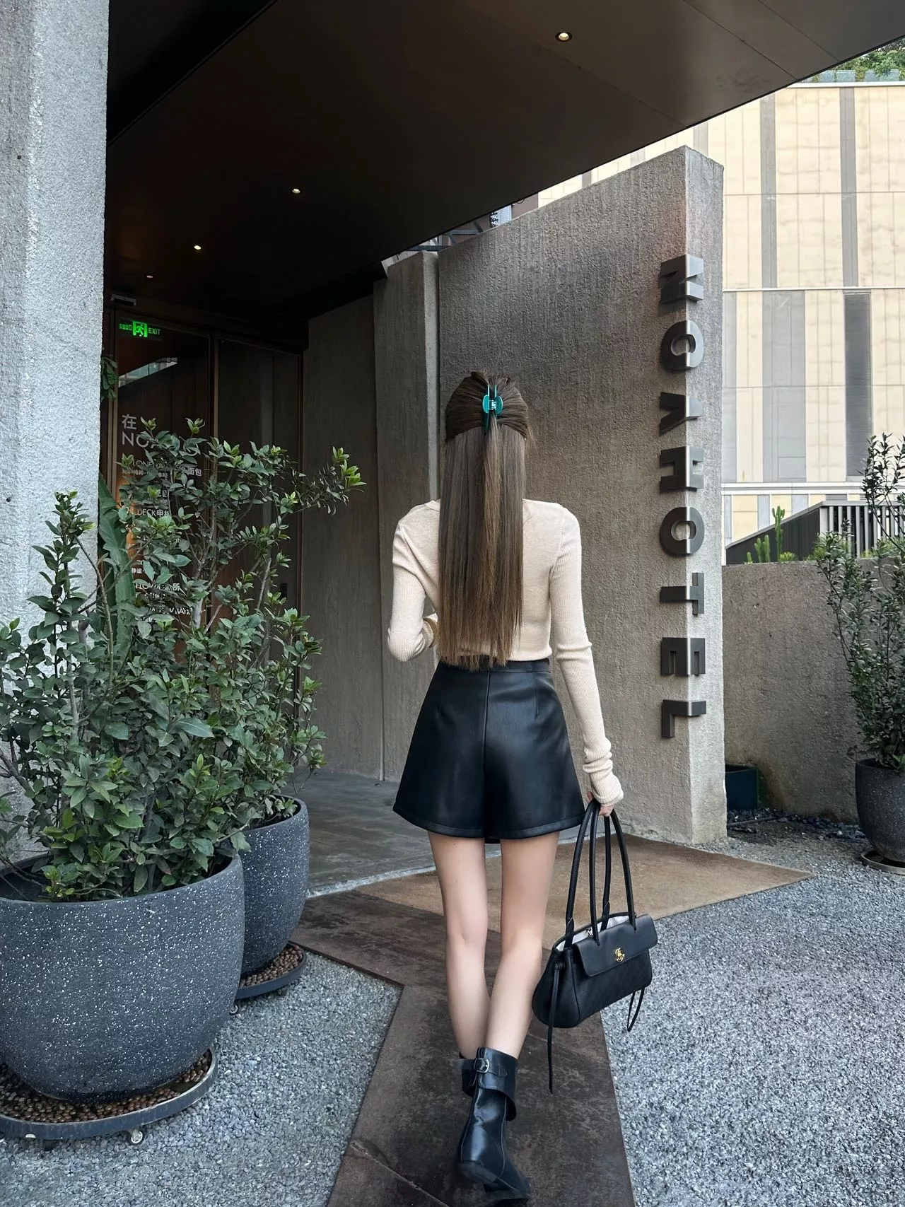 디올 비대칭 랩 디자인 여성용 가죽 팬츠 상세 이미지 12