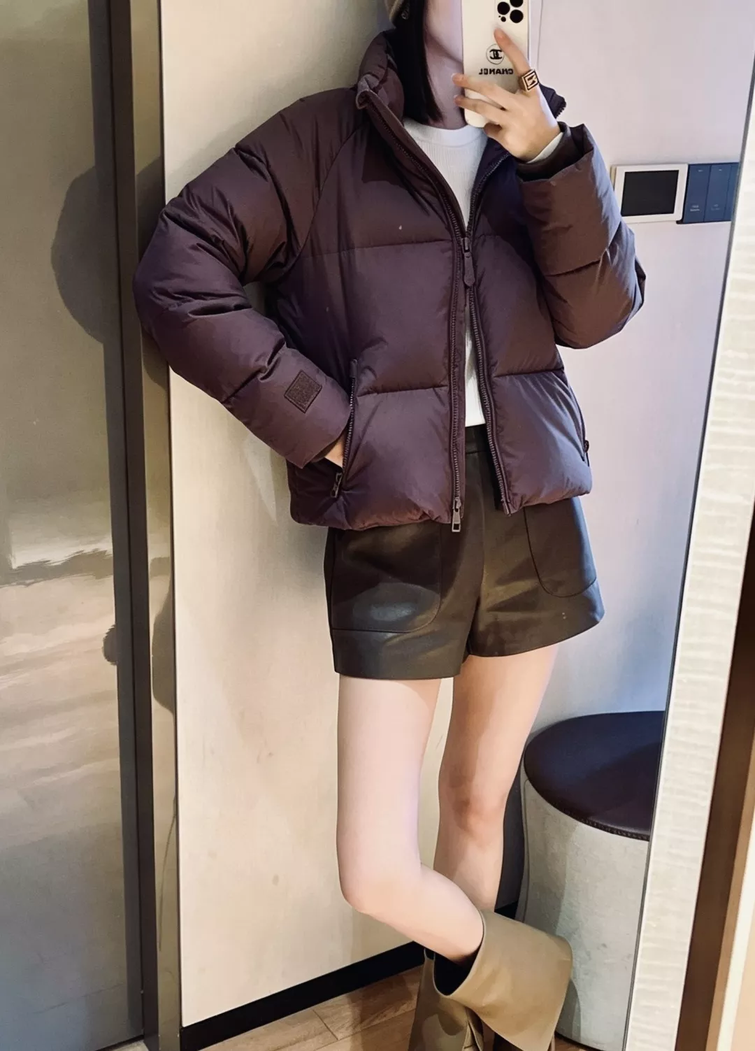 버버리 스탠드넥 체크 안감 여성용 쇼트 패딩 상세 이미지 38