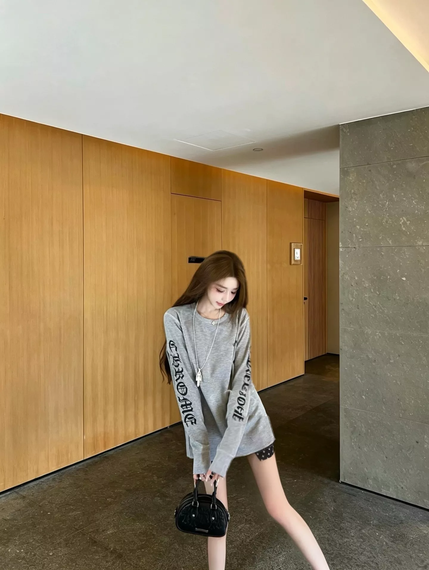 크롬하츠 와플 고딕 프린트 여성용 긴소매 티셔츠 상세 이미지 19