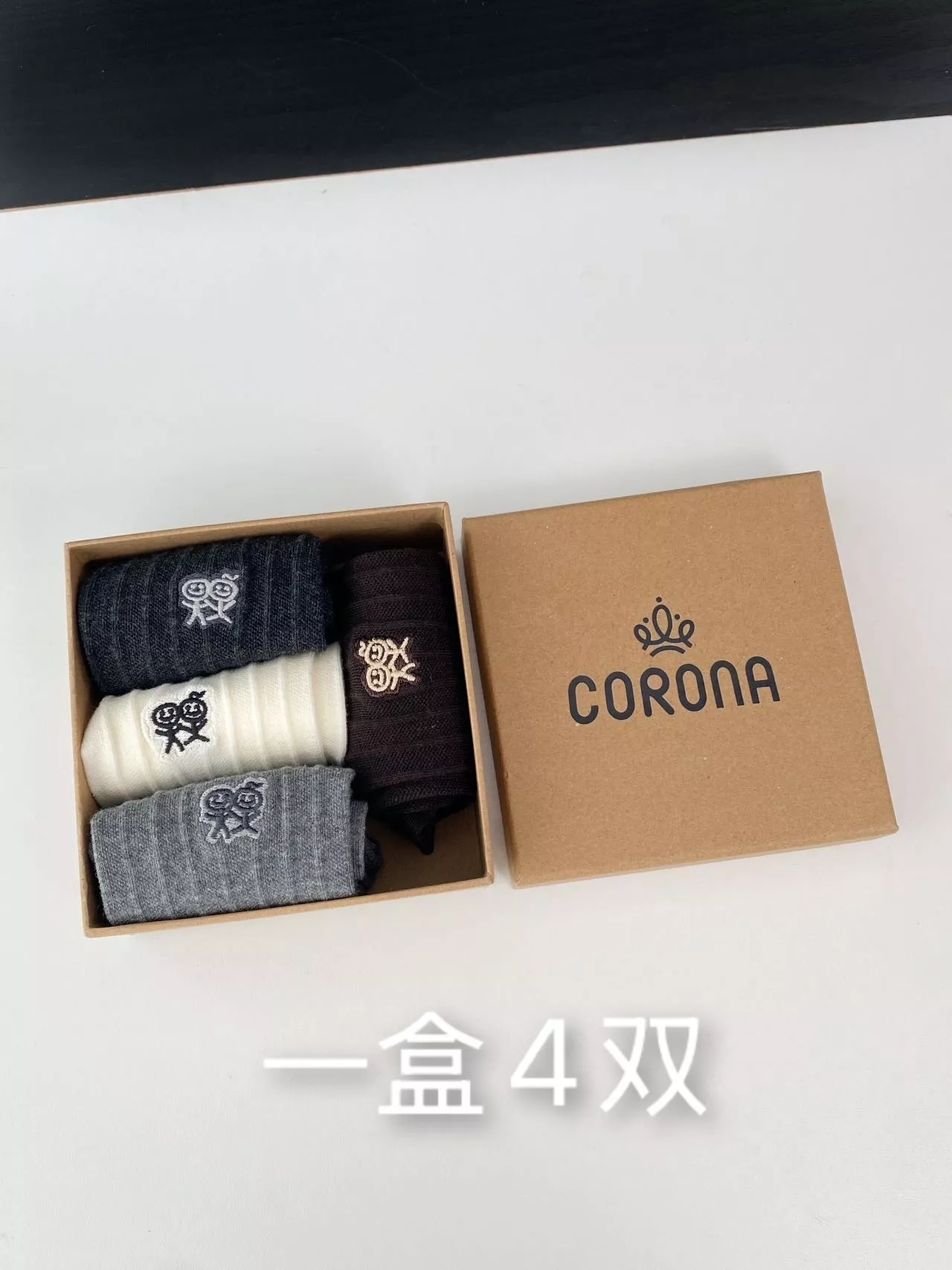 어반소피스티케이션 스틱맨 자수 면 혼방 여성용 장목 양말 상세 이미지 1