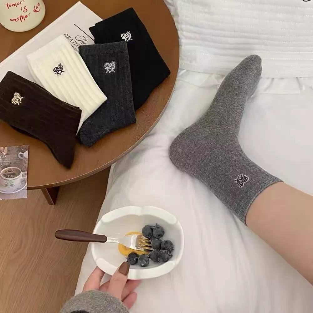 어반소피스티케이션 스틱맨 자수 면 혼방 여성용 장목 양말 상세 이미지 14