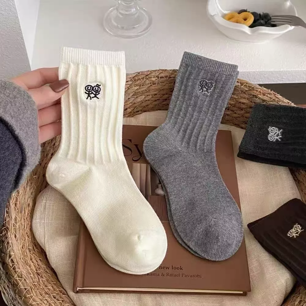 어반소피스티케이션 스틱맨 자수 면 혼방 여성용 장목 양말 상세 이미지 26