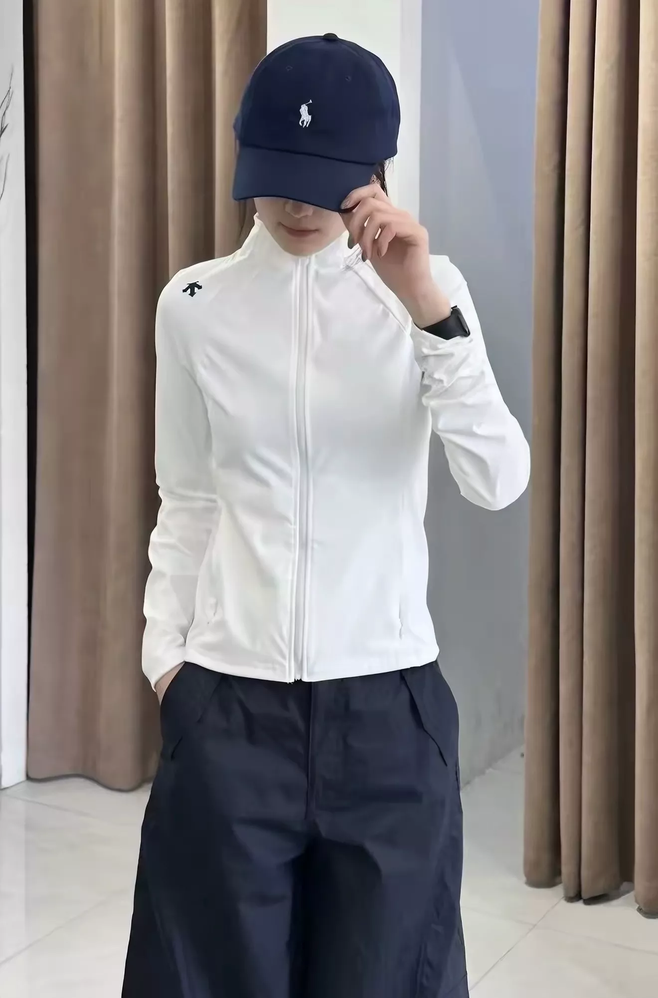 데상트 스탠드넥 래글런 여성용 집업 재킷 상세 이미지 22