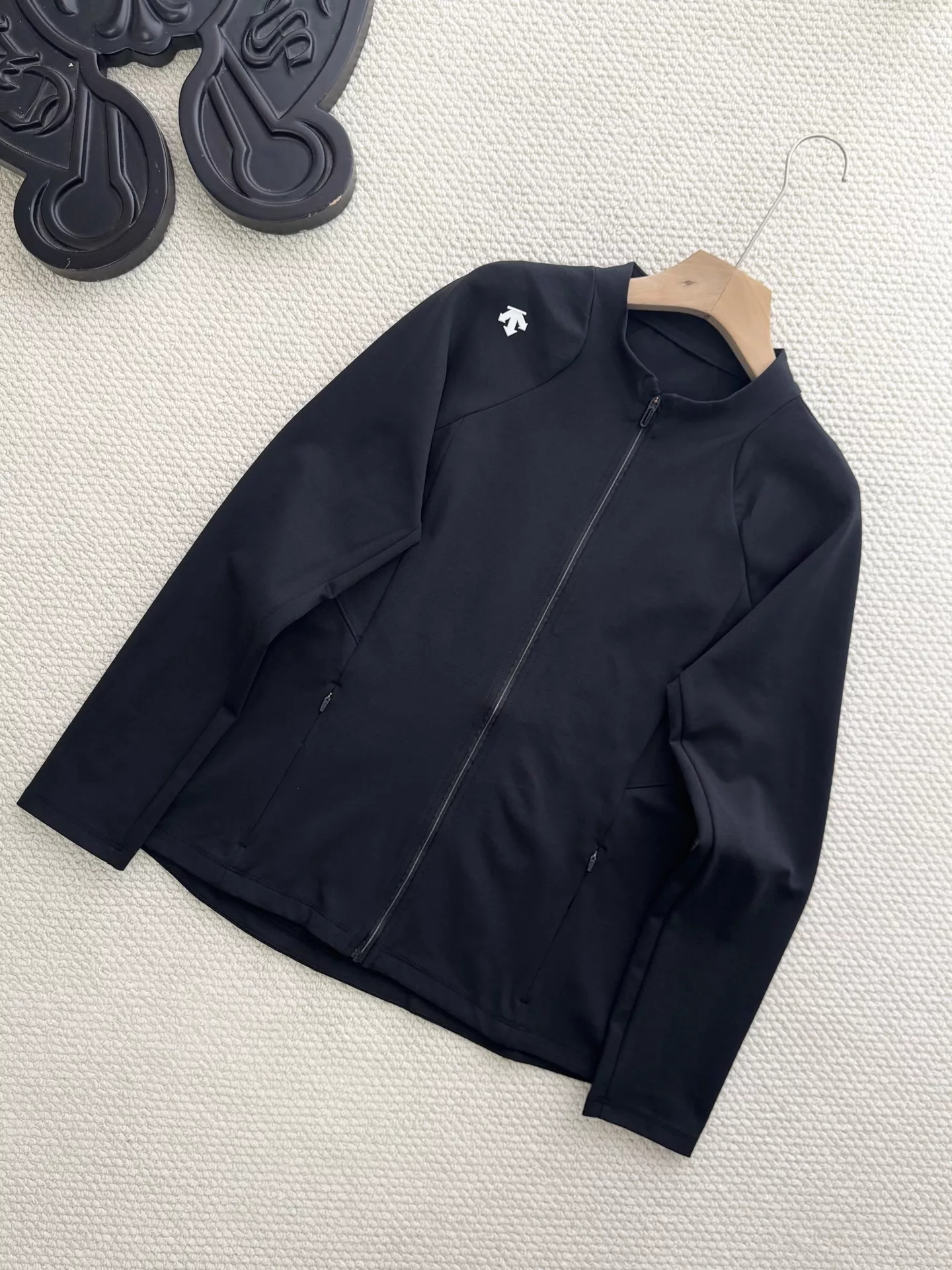 데상트 스탠드넥 래글런 여성용 집업 재킷 상세 이미지 4