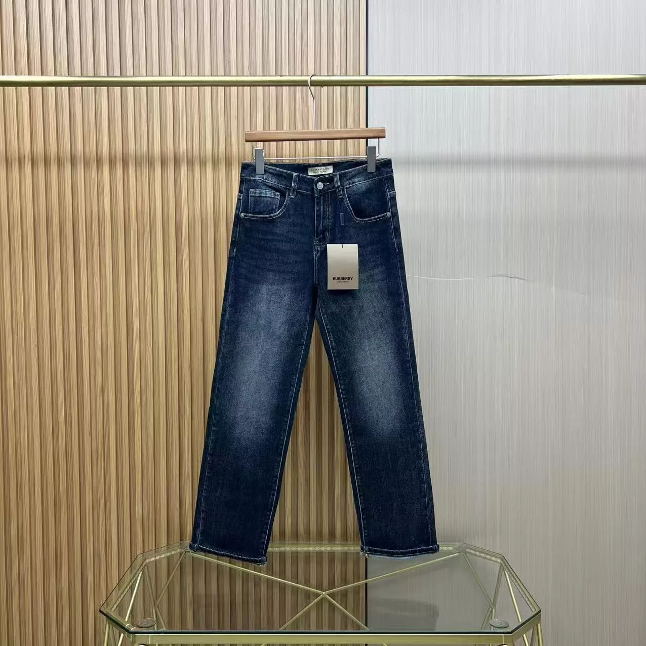 버버리 워싱 가죽 라벨 남녀공용 데님 팬츠 상세 이미지 2