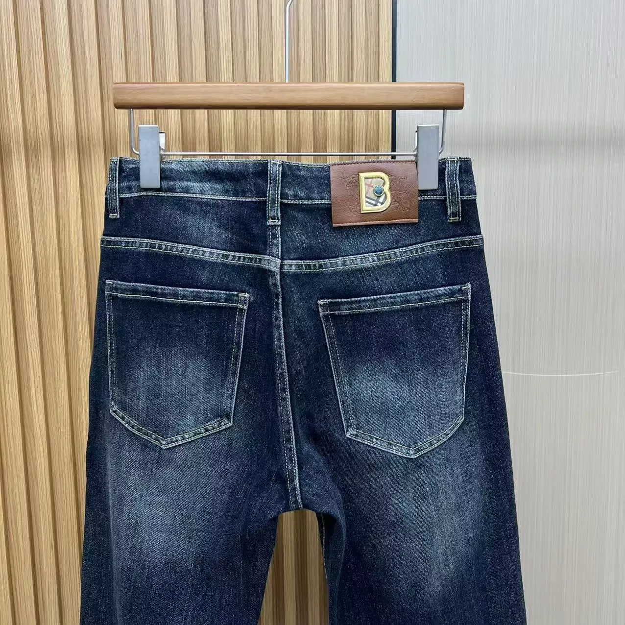 버버리 워싱 가죽 라벨 남녀공용 데님 팬츠 상세 이미지 7