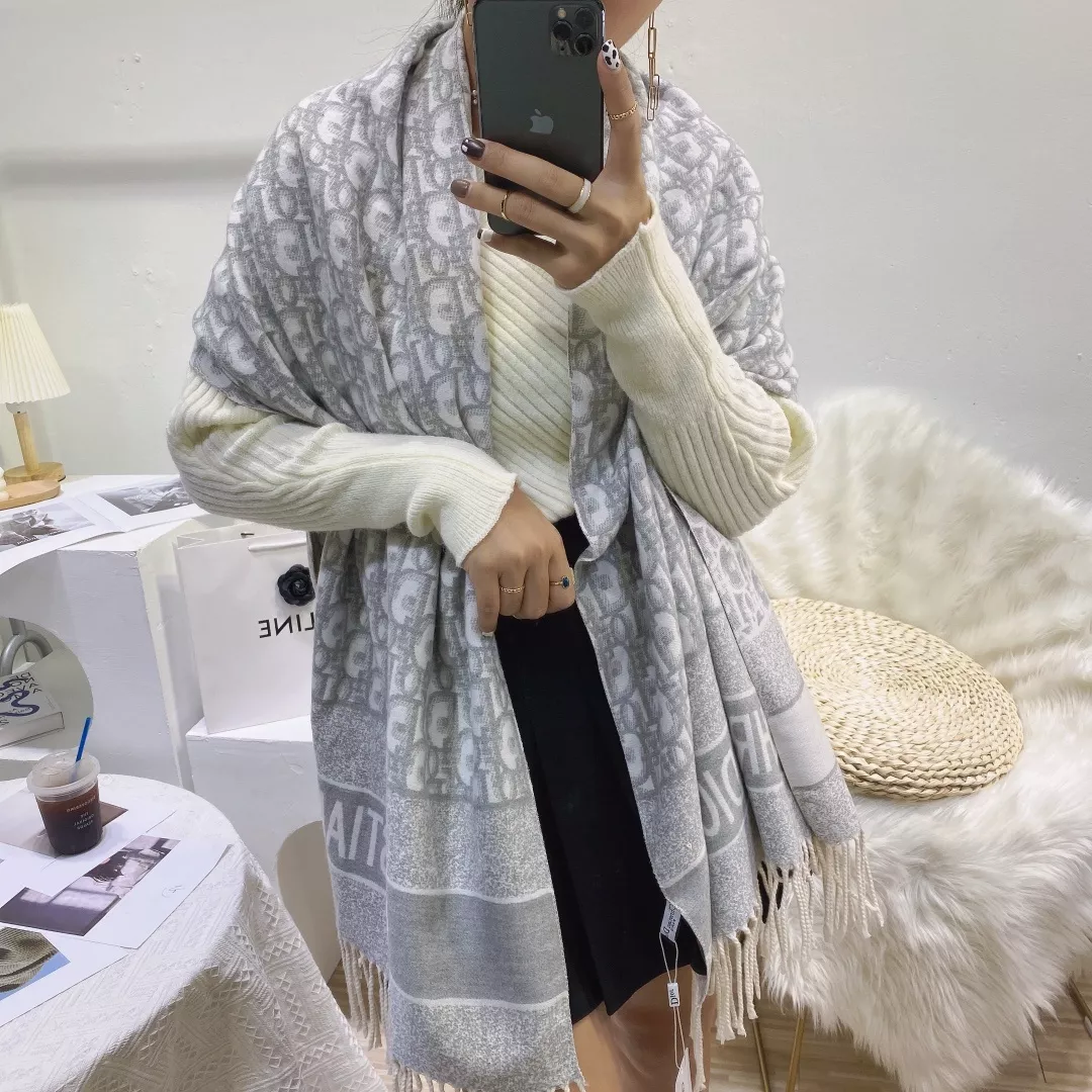 디올 은은한 광택 코어사 프린지 숄 머플러 상세 이미지 7