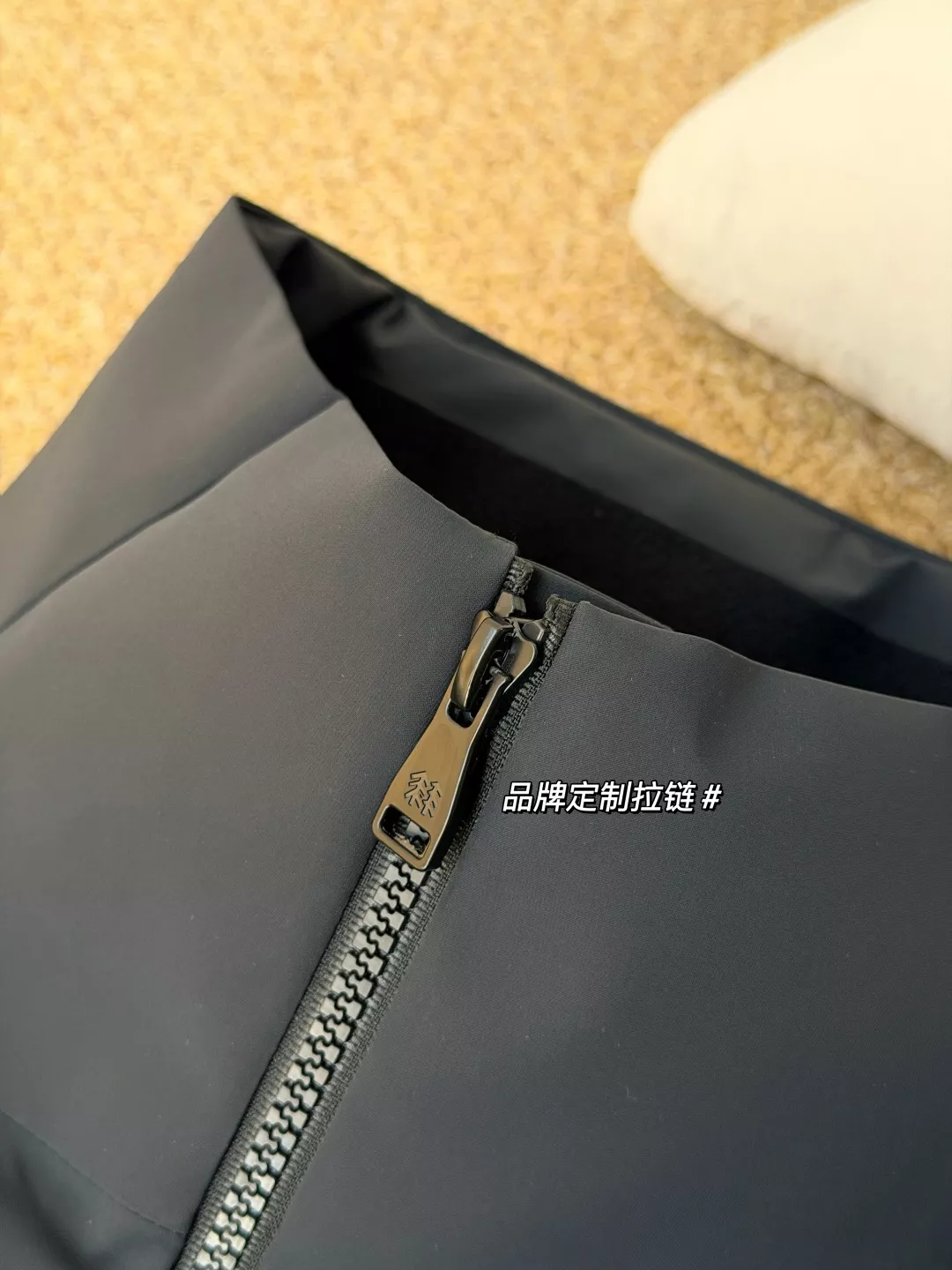 카일라스 스탠드넥 구스다운 남녀공용 쇼트 패딩 상세 이미지 27
