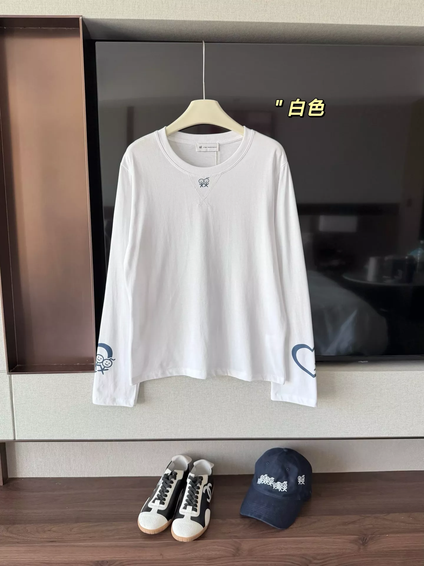 어반소피스티케이션 라운드넥 프린트 여성용 긴소매 티셔츠 상세 이미지 9