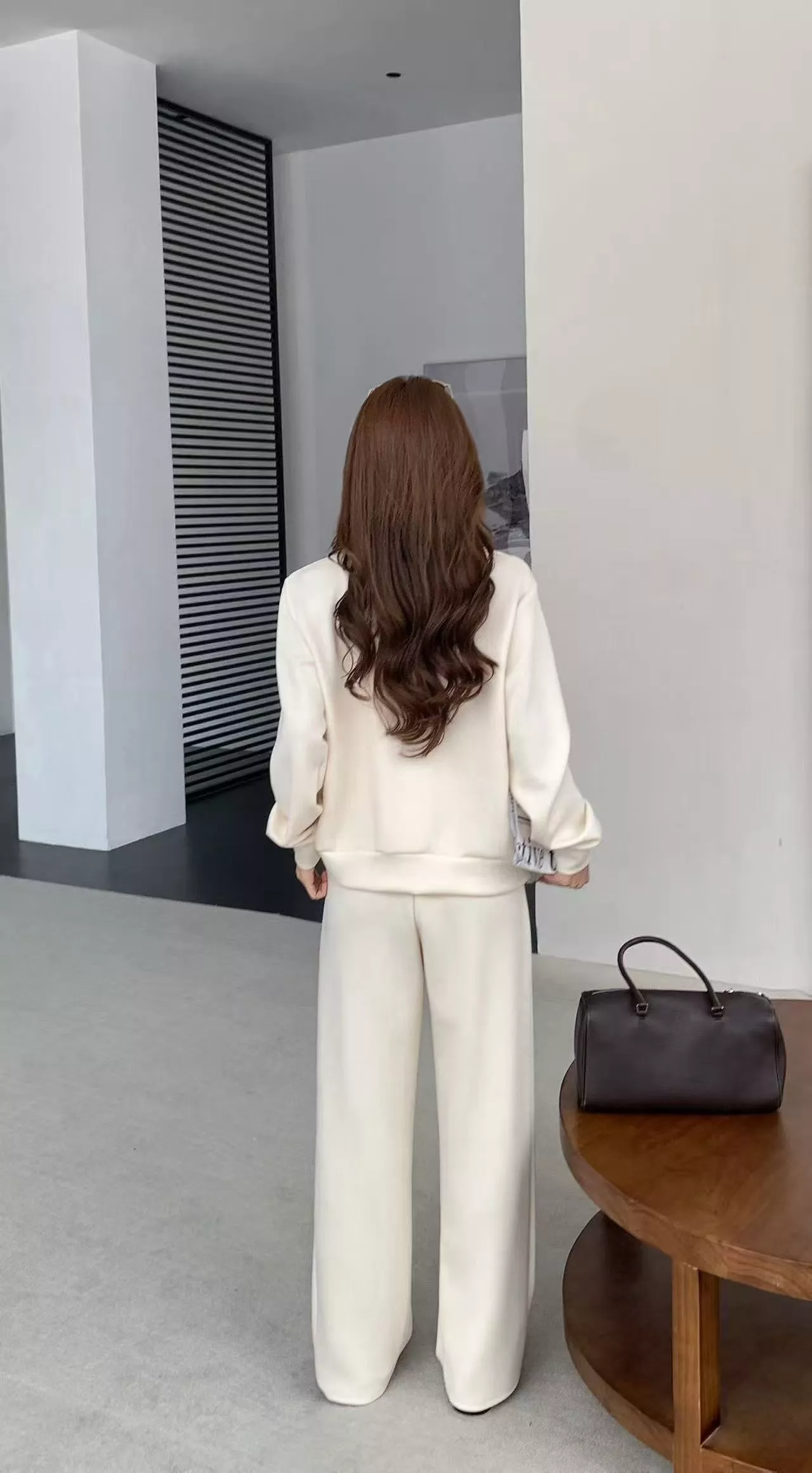 프라다 삼각 장식 집업 여성용 상하의 세트 상세 이미지 21