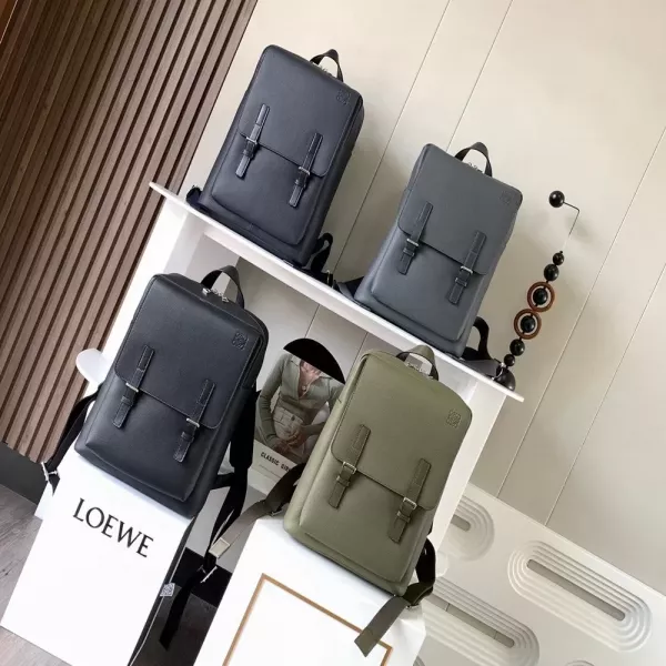 로에베 그레인 소가죽 플랩 버클 백팩