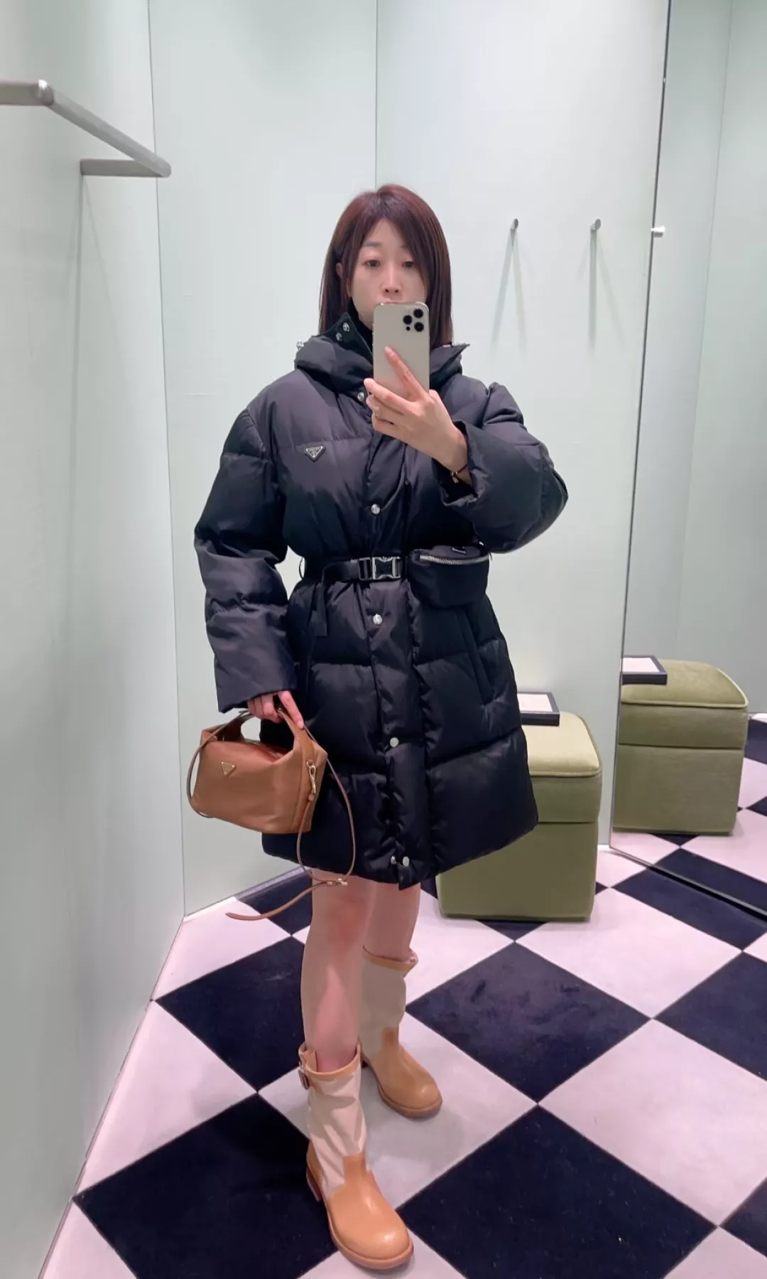 프라다 후드 허리 파우치 여성용 롱 패딩 상세 이미지 11