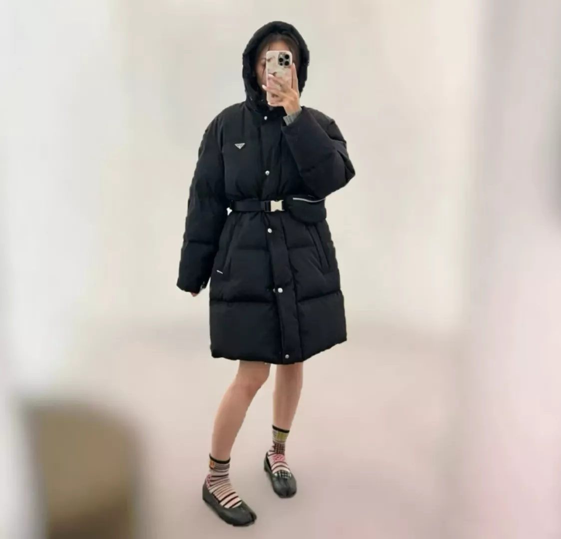 프라다 후드 허리 파우치 여성용 롱 패딩 상세 이미지 15