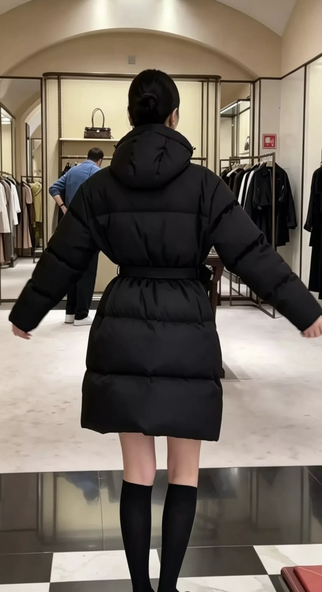 프라다 후드 허리 파우치 여성용 롱 패딩 상세 이미지 18