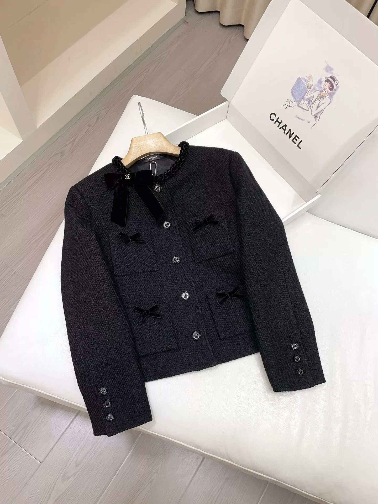 샤넬 벨벳 리본 라운드넥 여성용 버튼 재킷 상세 이미지 7