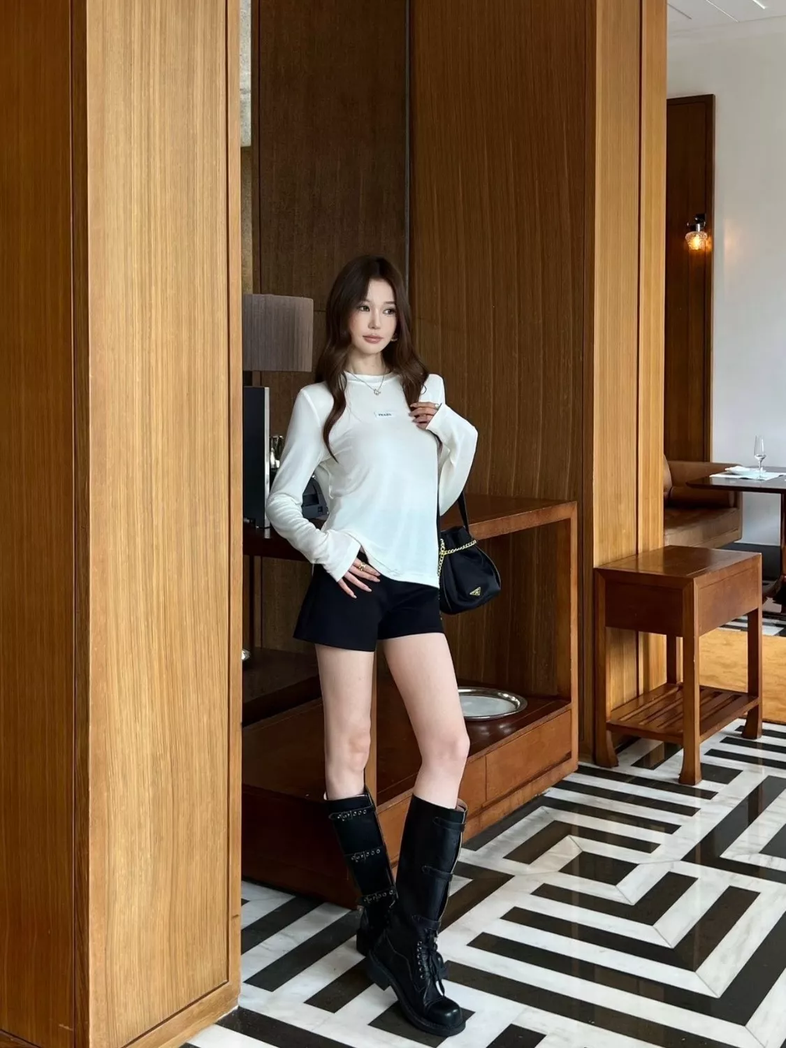프라다 슬럽 면 라운드넥 여성용 긴소매 티셔츠 상세 이미지 25