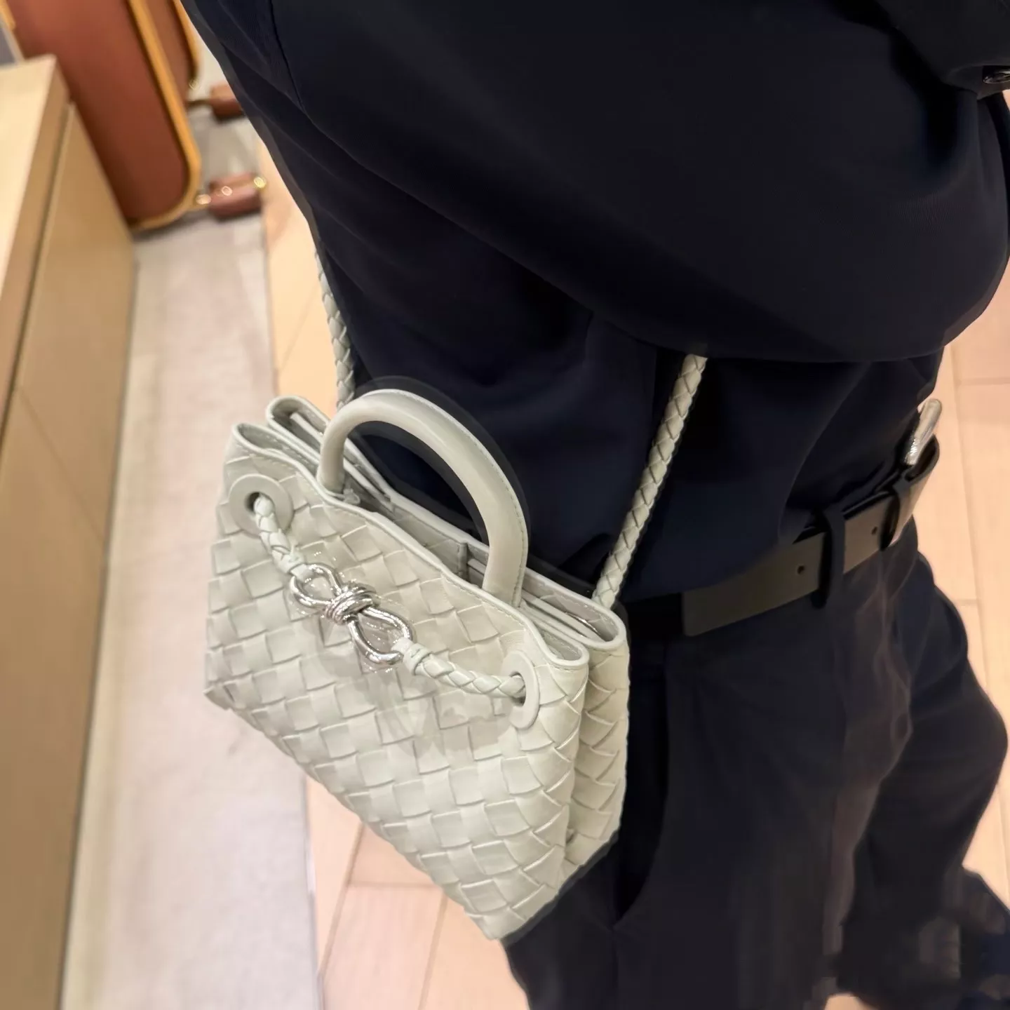 보테가베네타 위빙 패턴 매듭 장식 탑핸들 토트백 상세 이미지 12