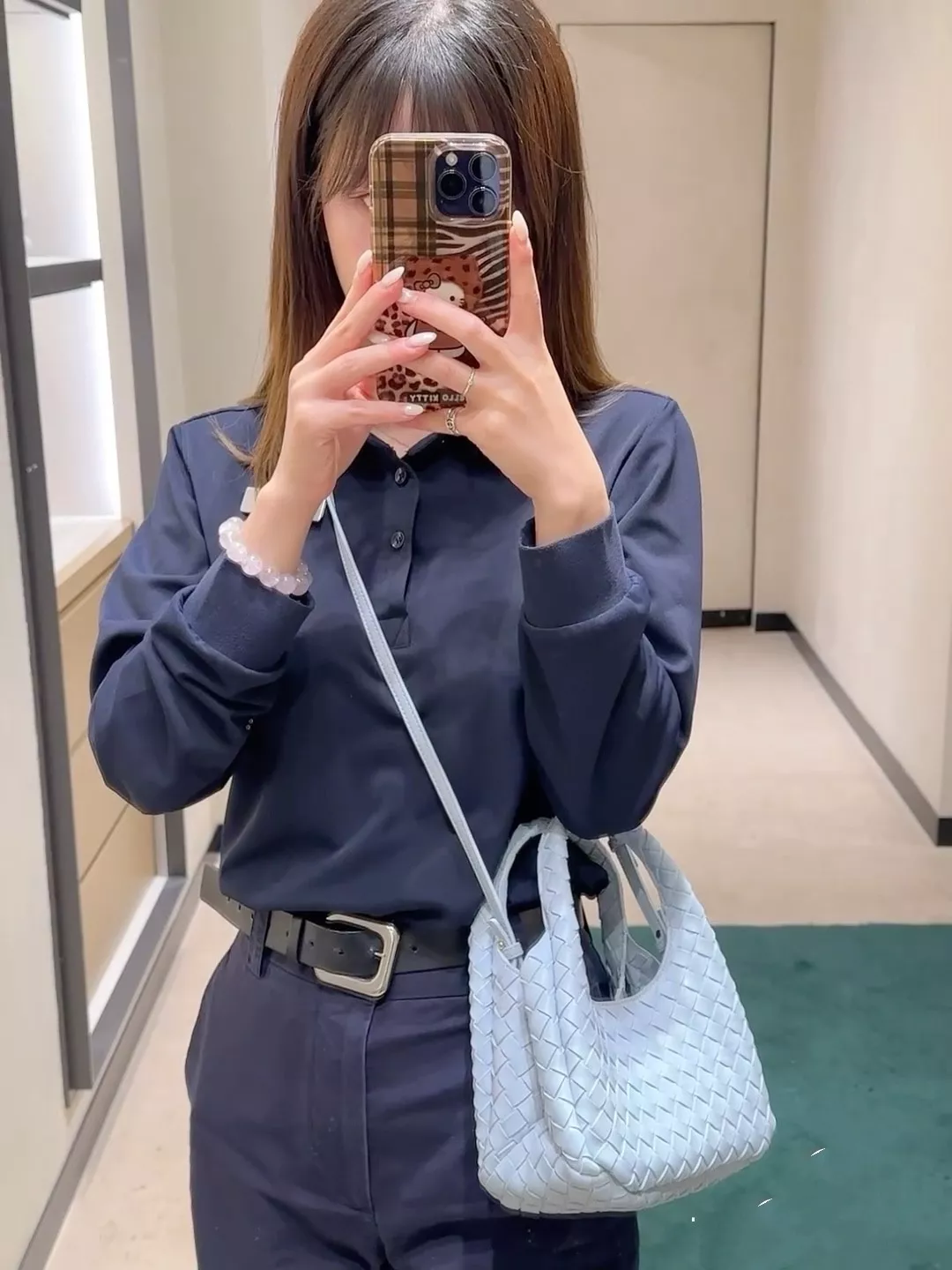 보테가베네타 위빙 패턴 라운드 손잡이 토트백 상세 이미지 12