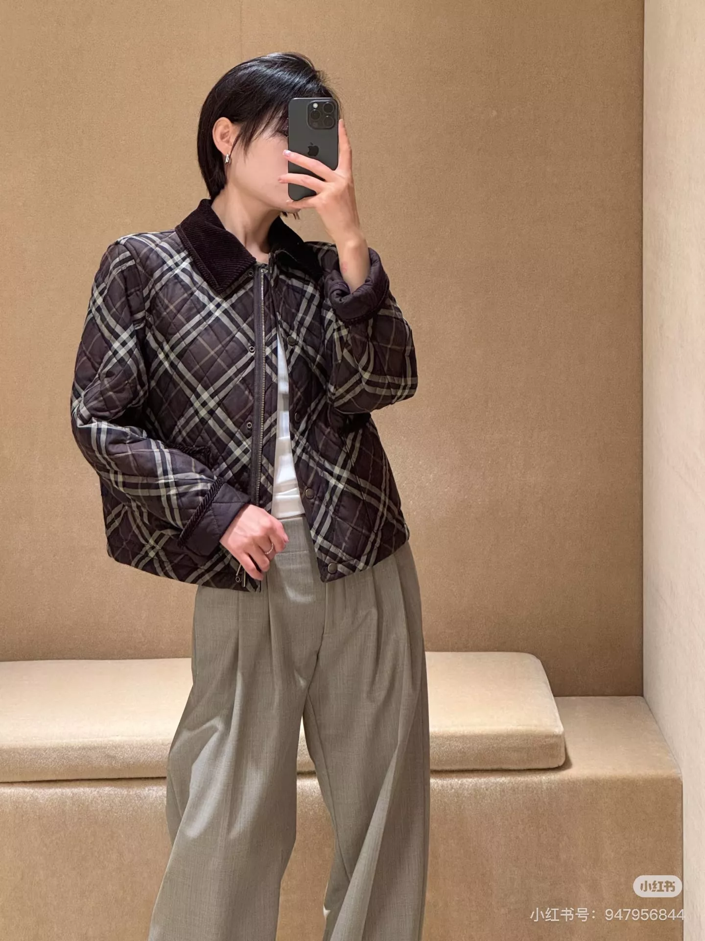 버버리 사선 체크 퀼팅 여성용 쇼트 패딩 상세 이미지 46