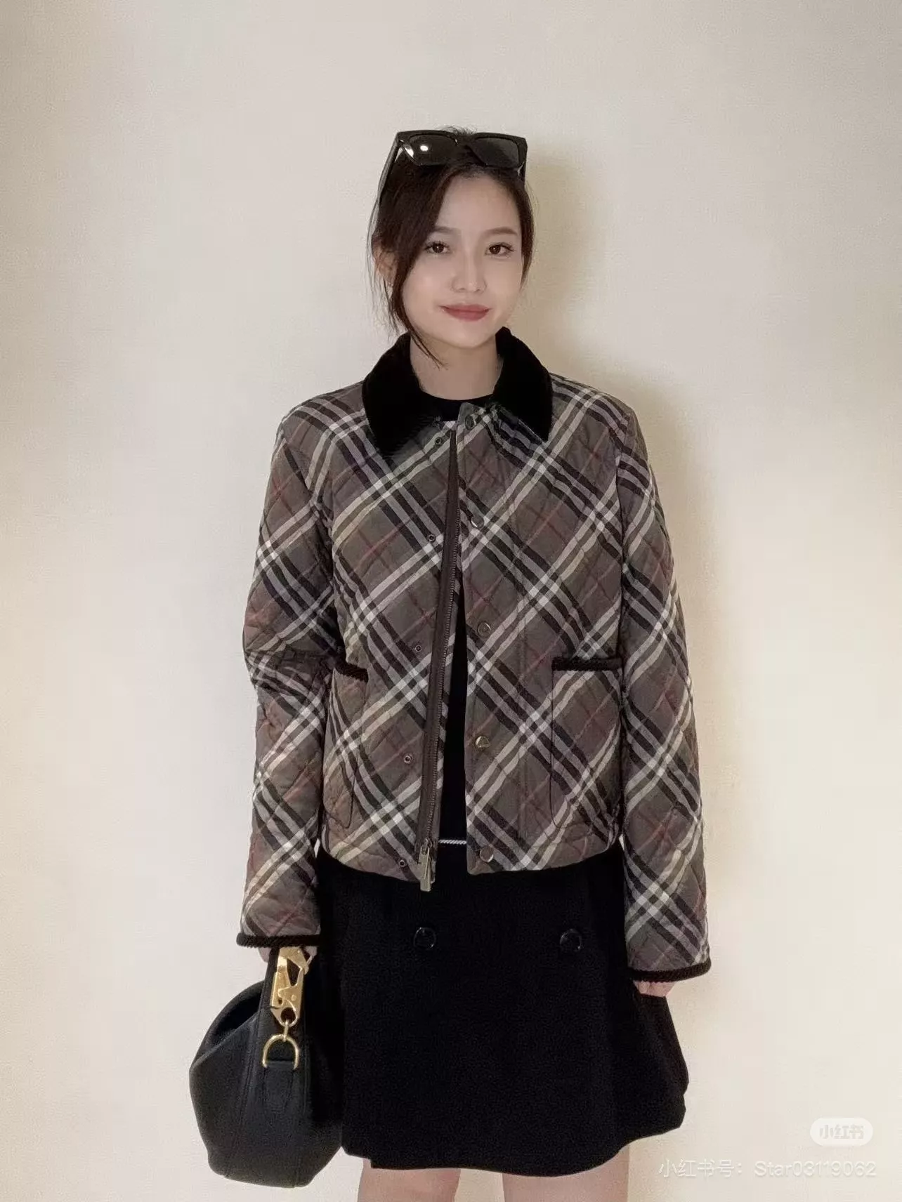 버버리 사선 체크 퀼팅 여성용 쇼트 패딩 상세 이미지 48