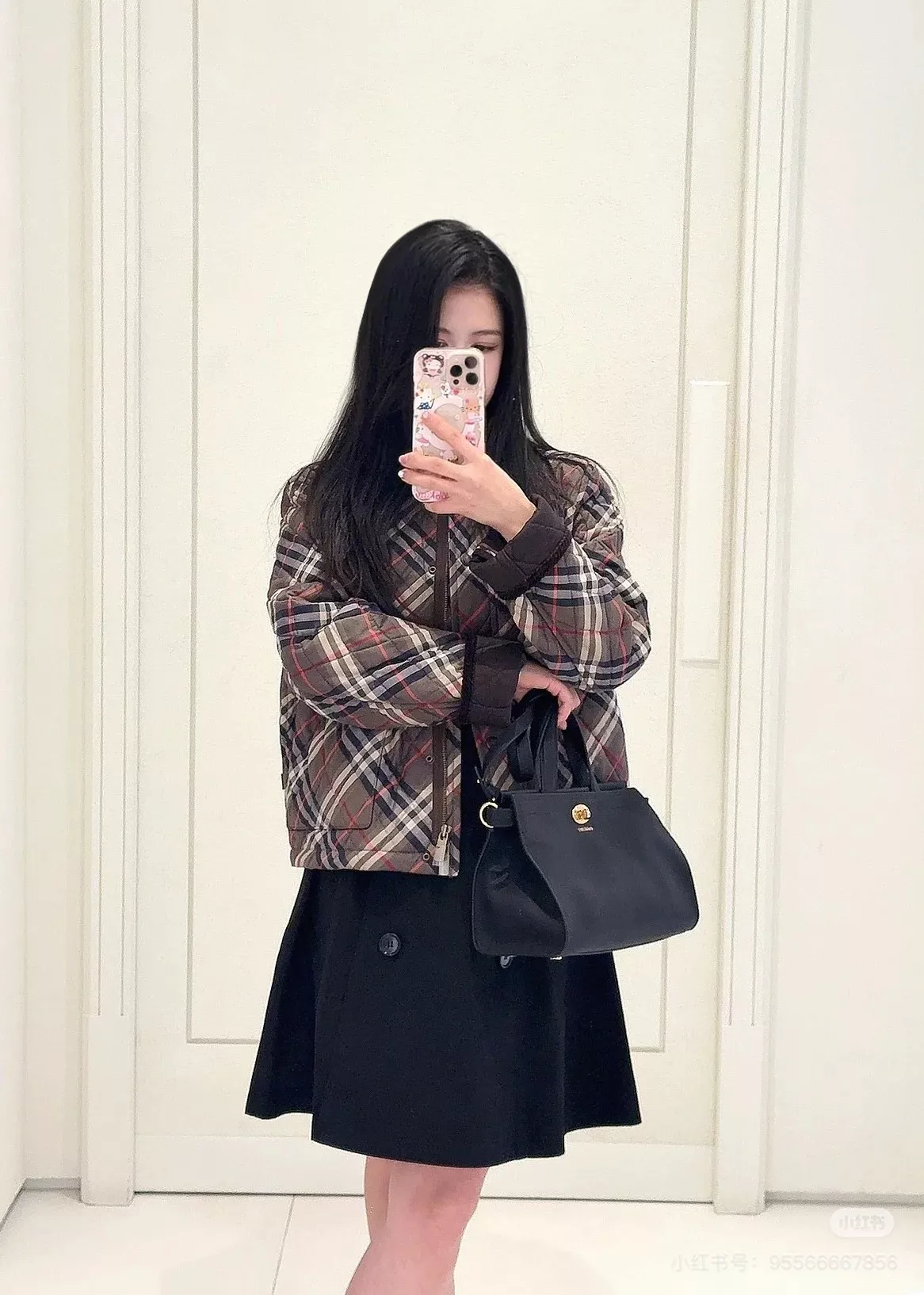 버버리 사선 체크 퀼팅 여성용 쇼트 패딩 상세 이미지 49