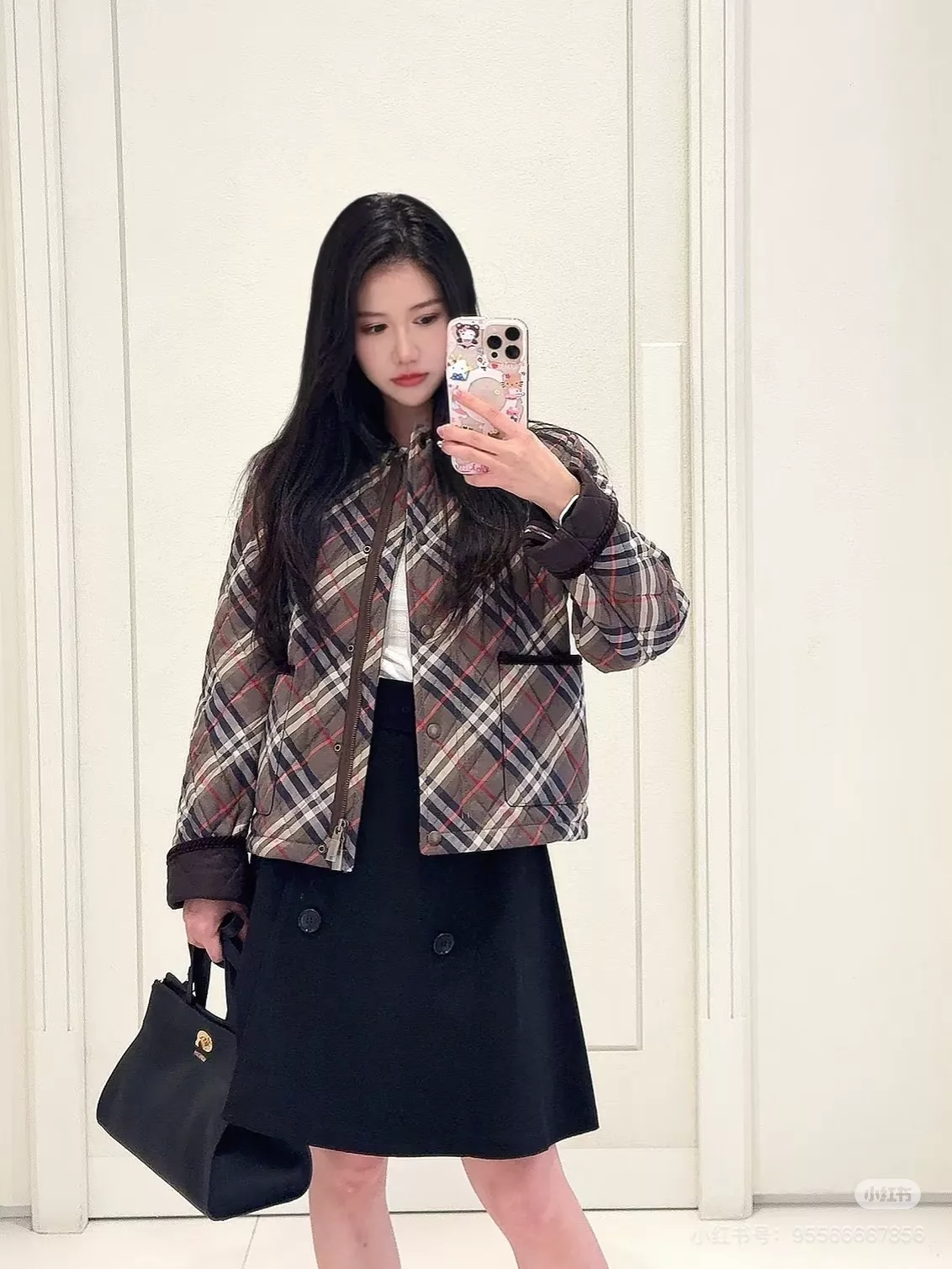 버버리 사선 체크 퀼팅 여성용 쇼트 패딩 상세 이미지 50