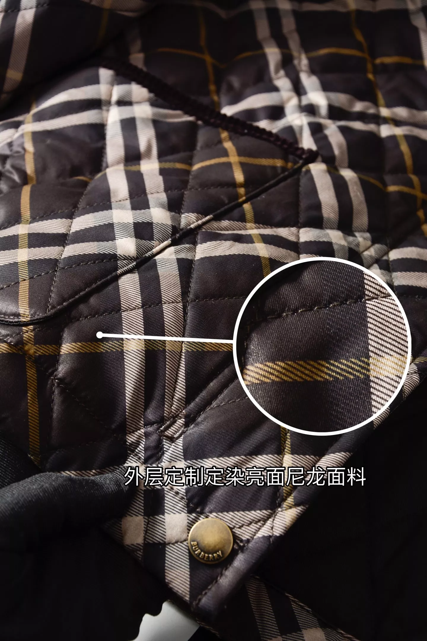 버버리 사선 체크 퀼팅 여성용 쇼트 패딩 상세 이미지 52