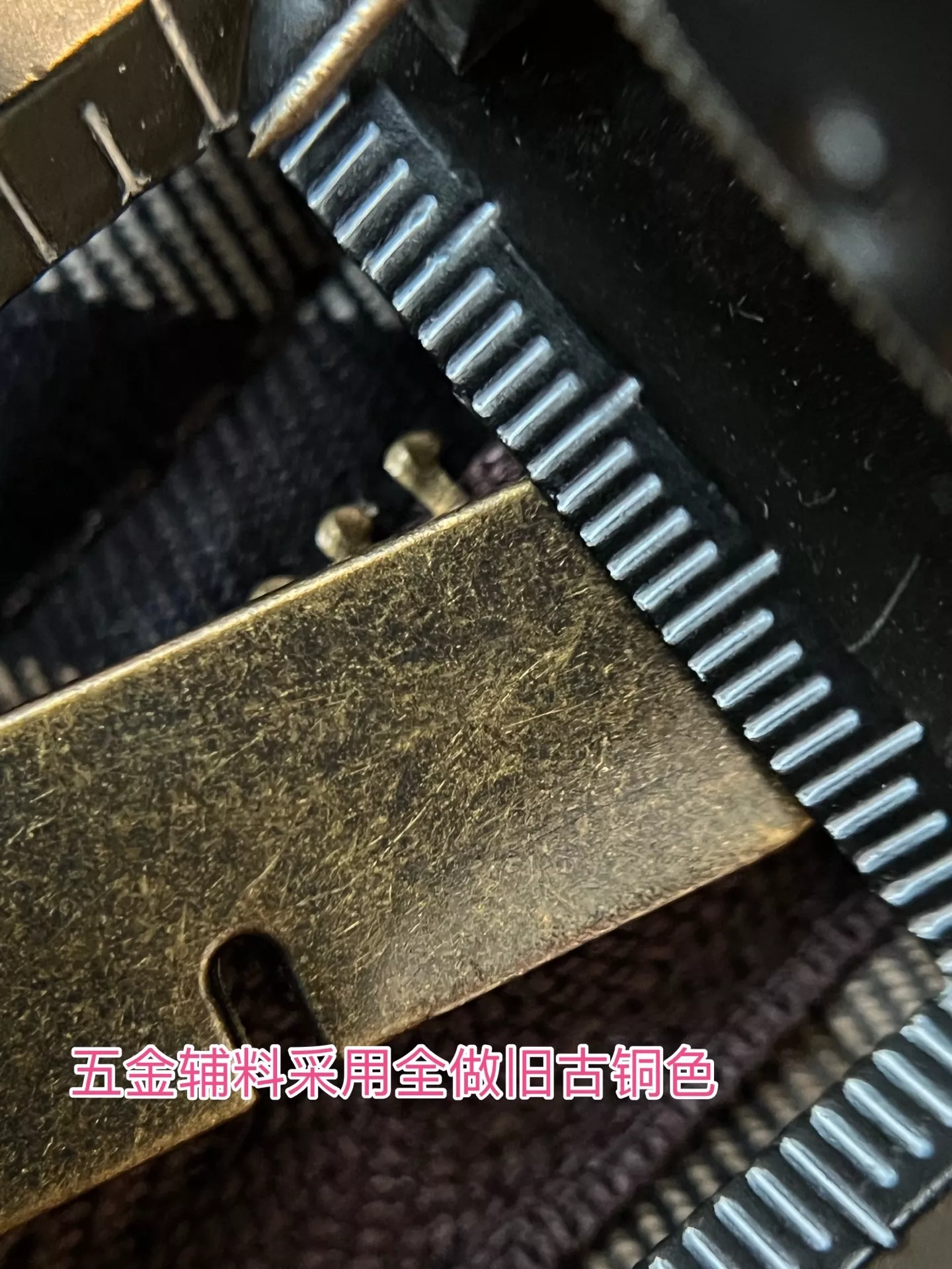 버버리 사선 체크 퀼팅 여성용 쇼트 패딩 상세 이미지 55