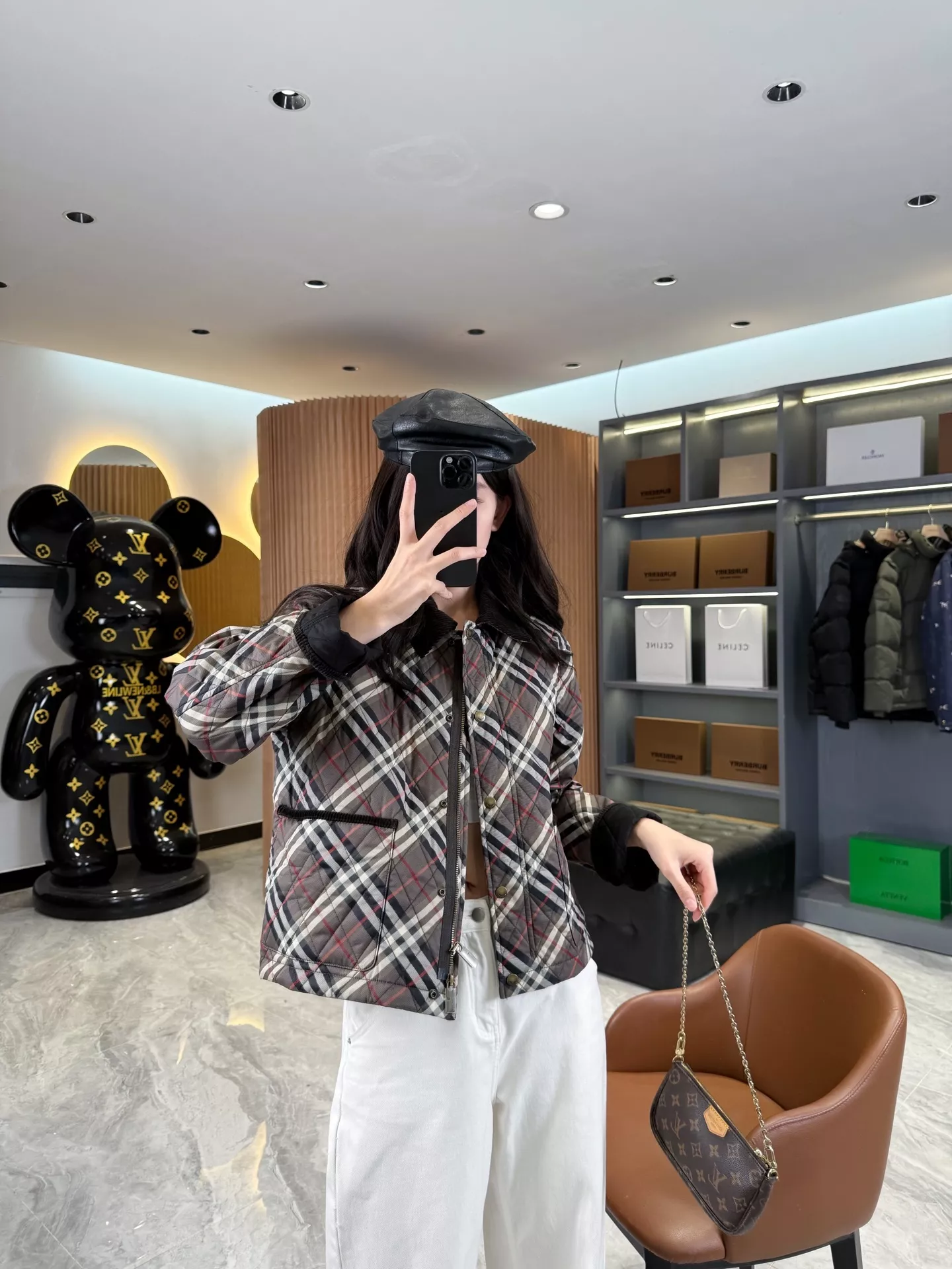 버버리 사선 체크 퀼팅 여성용 쇼트 패딩 상세 이미지 66