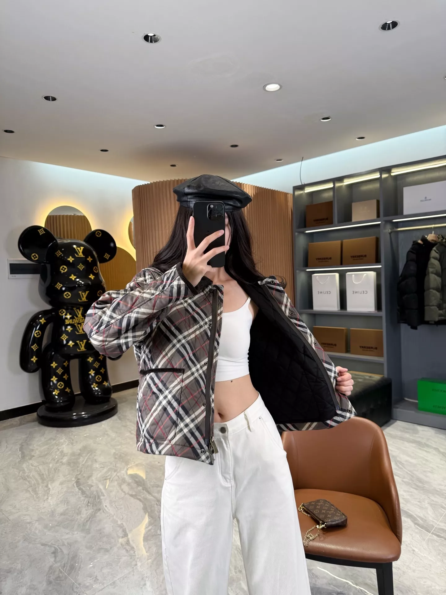 버버리 사선 체크 퀼팅 여성용 쇼트 패딩 상세 이미지 69