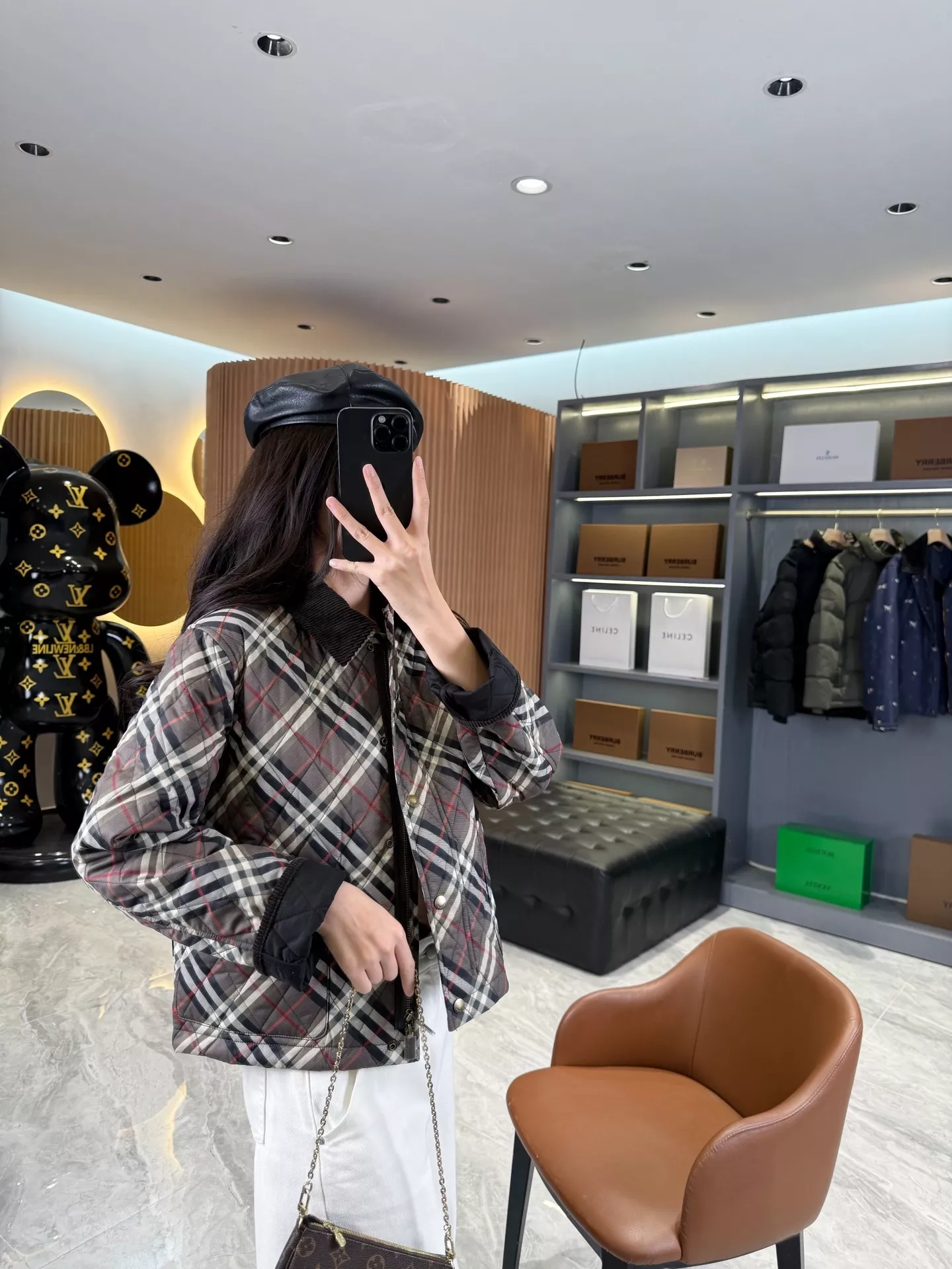 버버리 사선 체크 퀼팅 여성용 쇼트 패딩 상세 이미지 70