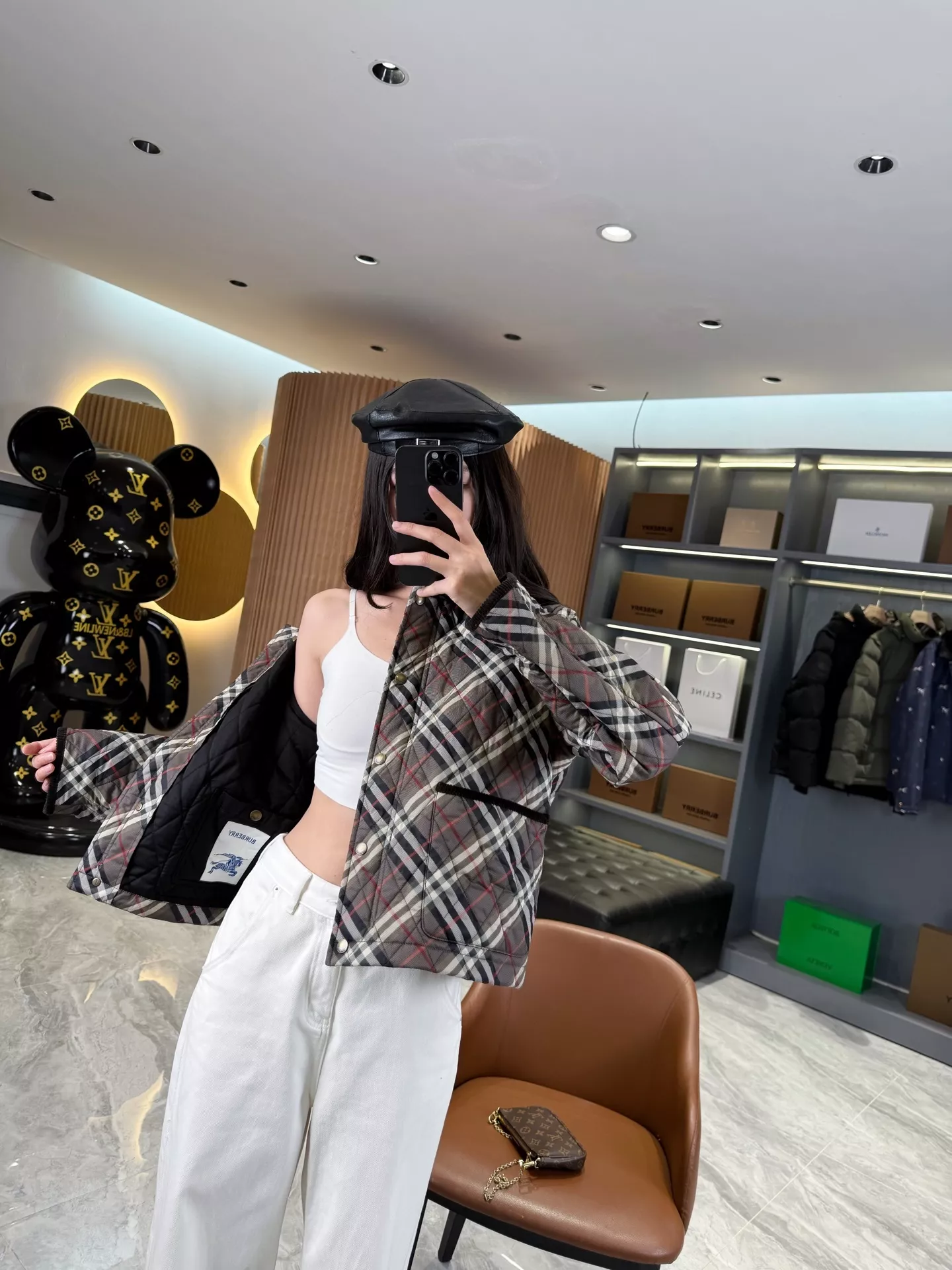 버버리 사선 체크 퀼팅 여성용 쇼트 패딩 상세 이미지 72