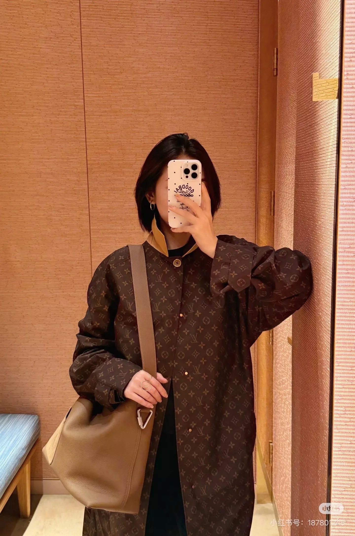 루이비통 올오버 패턴 벨트 여성용 롱 코트 상세 이미지 18