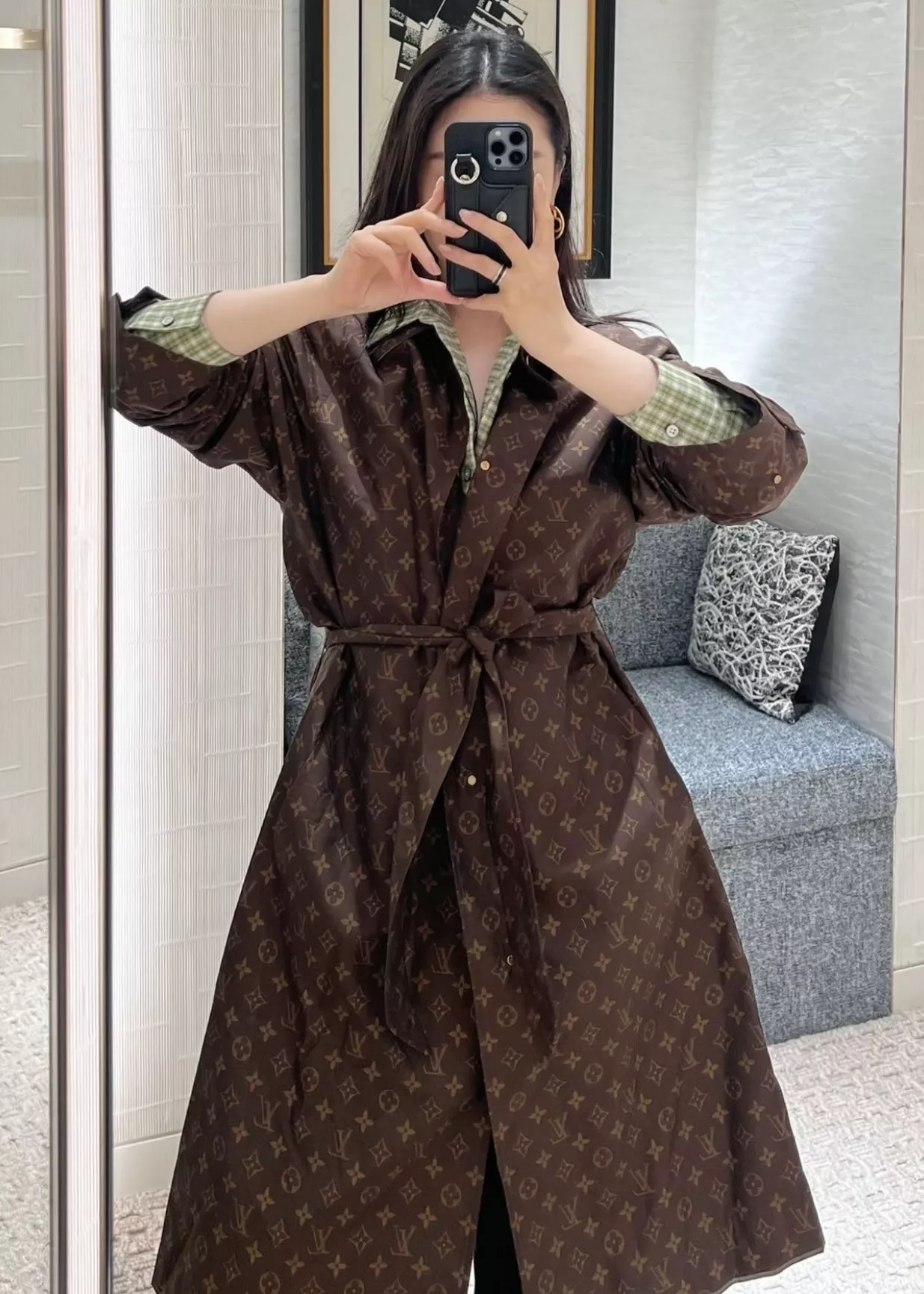 루이비통 올오버 패턴 벨트 여성용 롱 코트 상세 이미지 24