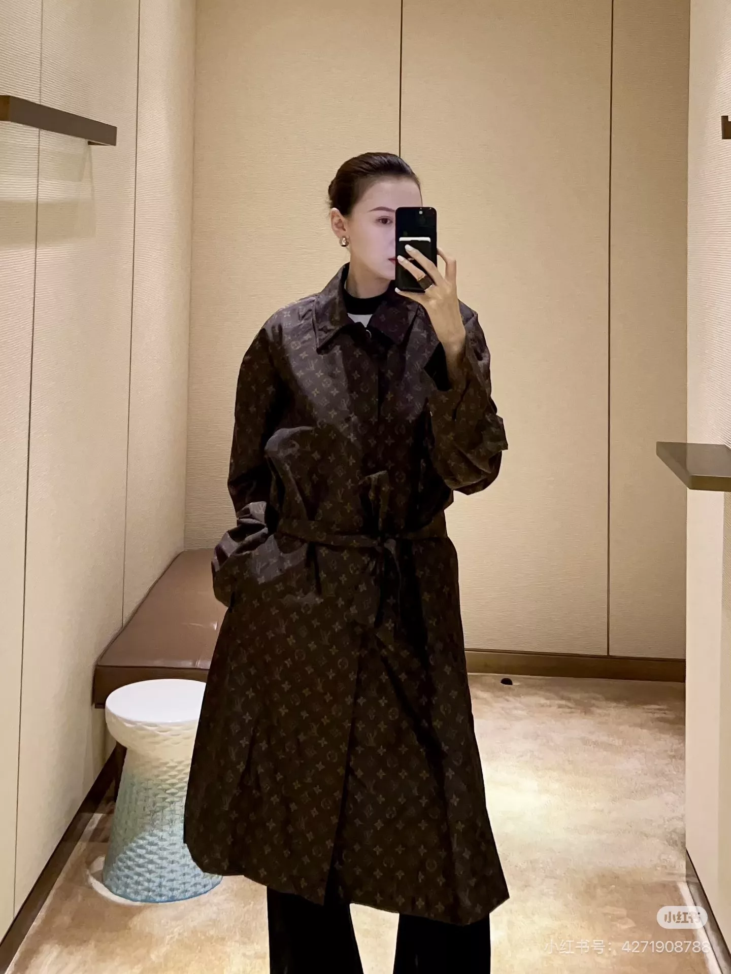루이비통 올오버 패턴 벨트 여성용 롱 코트 상세 이미지 27