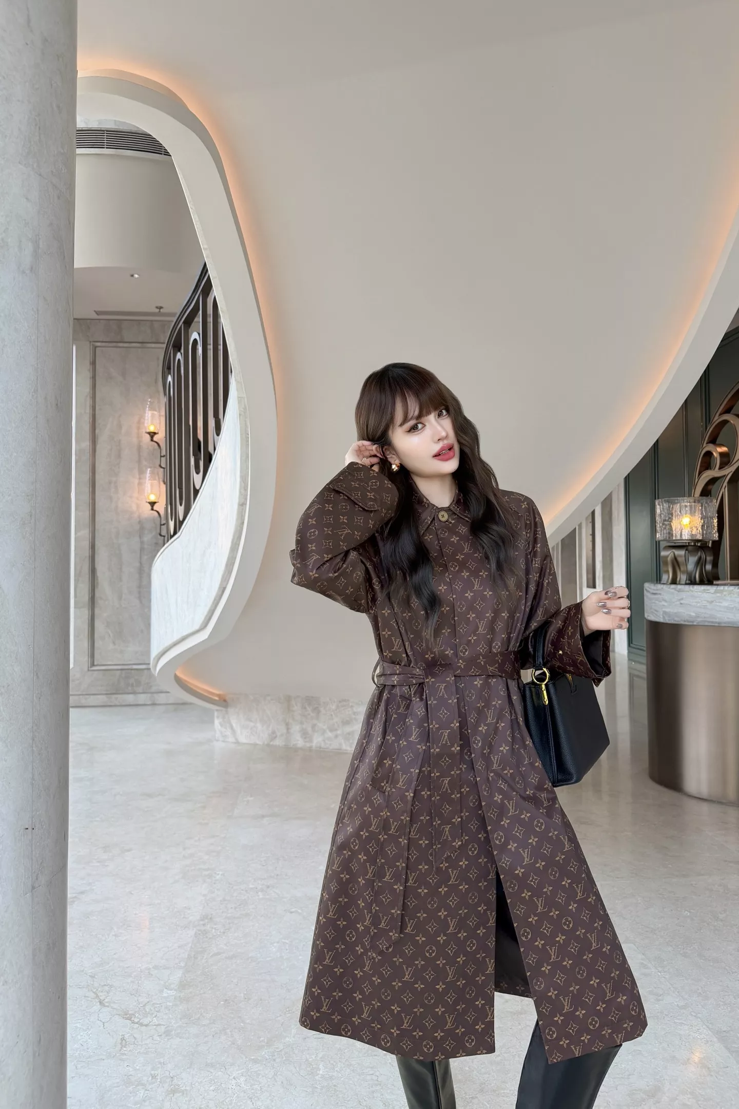 루이비통 올오버 패턴 벨트 여성용 롱 코트 상세 이미지 38