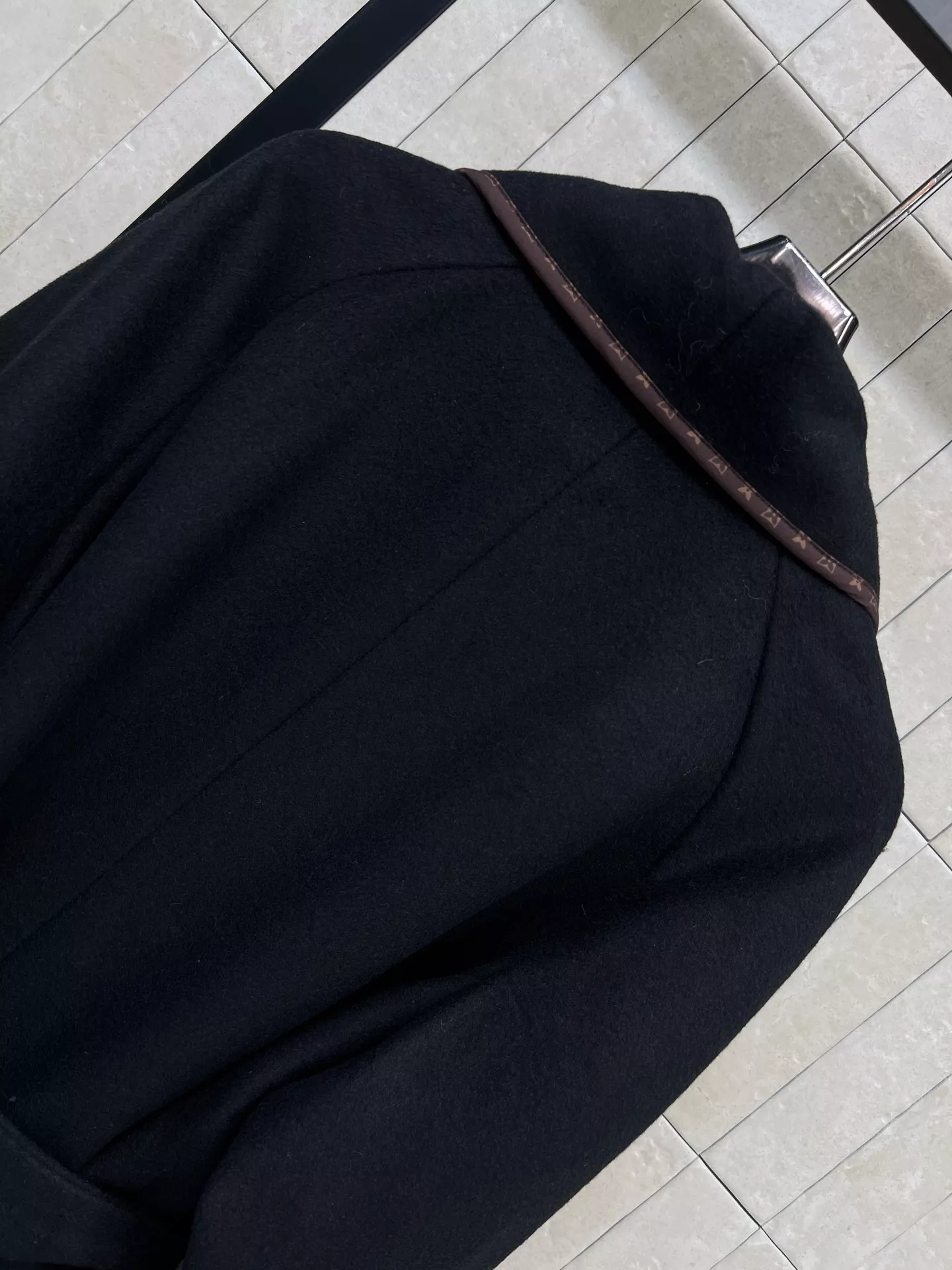 루이비통 숄칼라 벨트 모직 여성용 하프 코트 상세 이미지 8