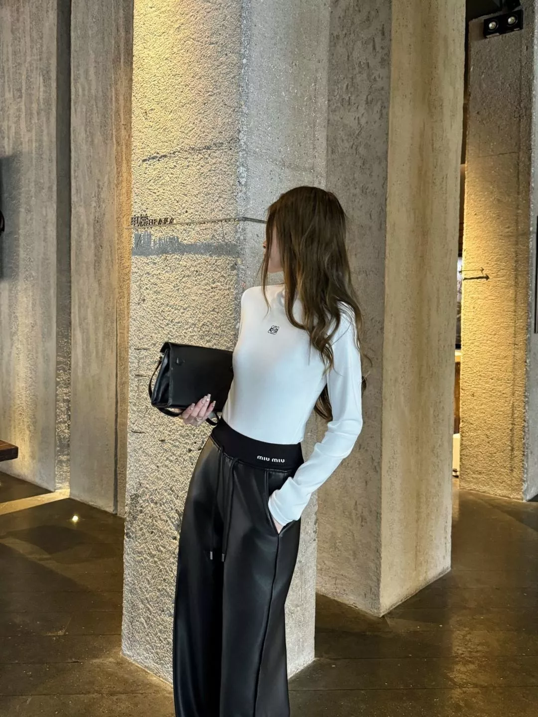 미우미우 하이웨이스트 와이드 여성용 가죽 팬츠 상세 이미지 11