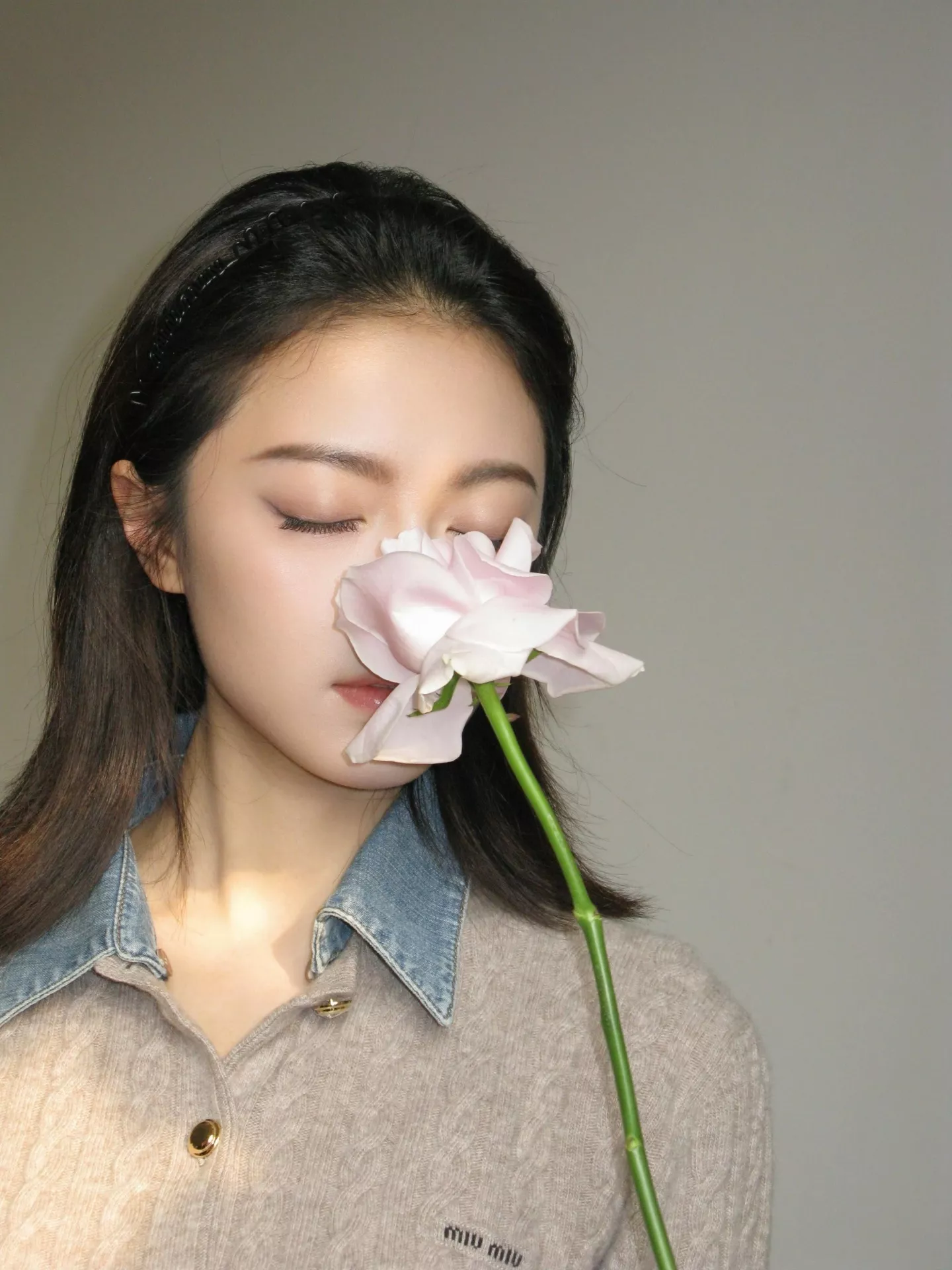 미우미우 배색 칼라 케이블 여성용 긴소매 가디건 상세 이미지 16