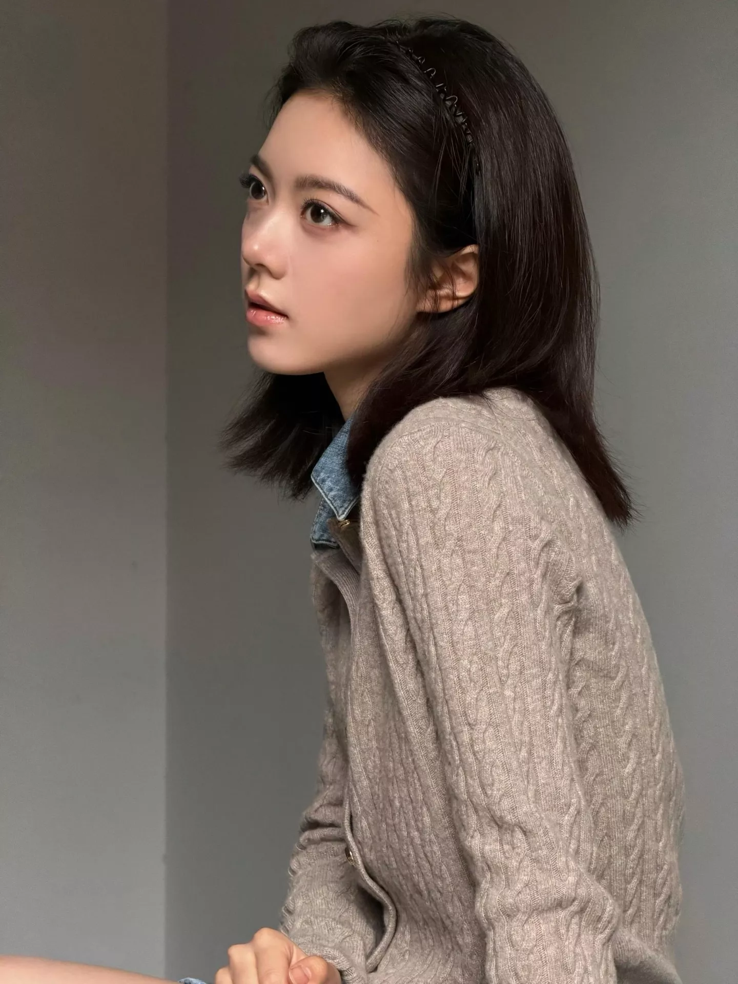 미우미우 배색 칼라 케이블 여성용 긴소매 가디건 상세 이미지 17