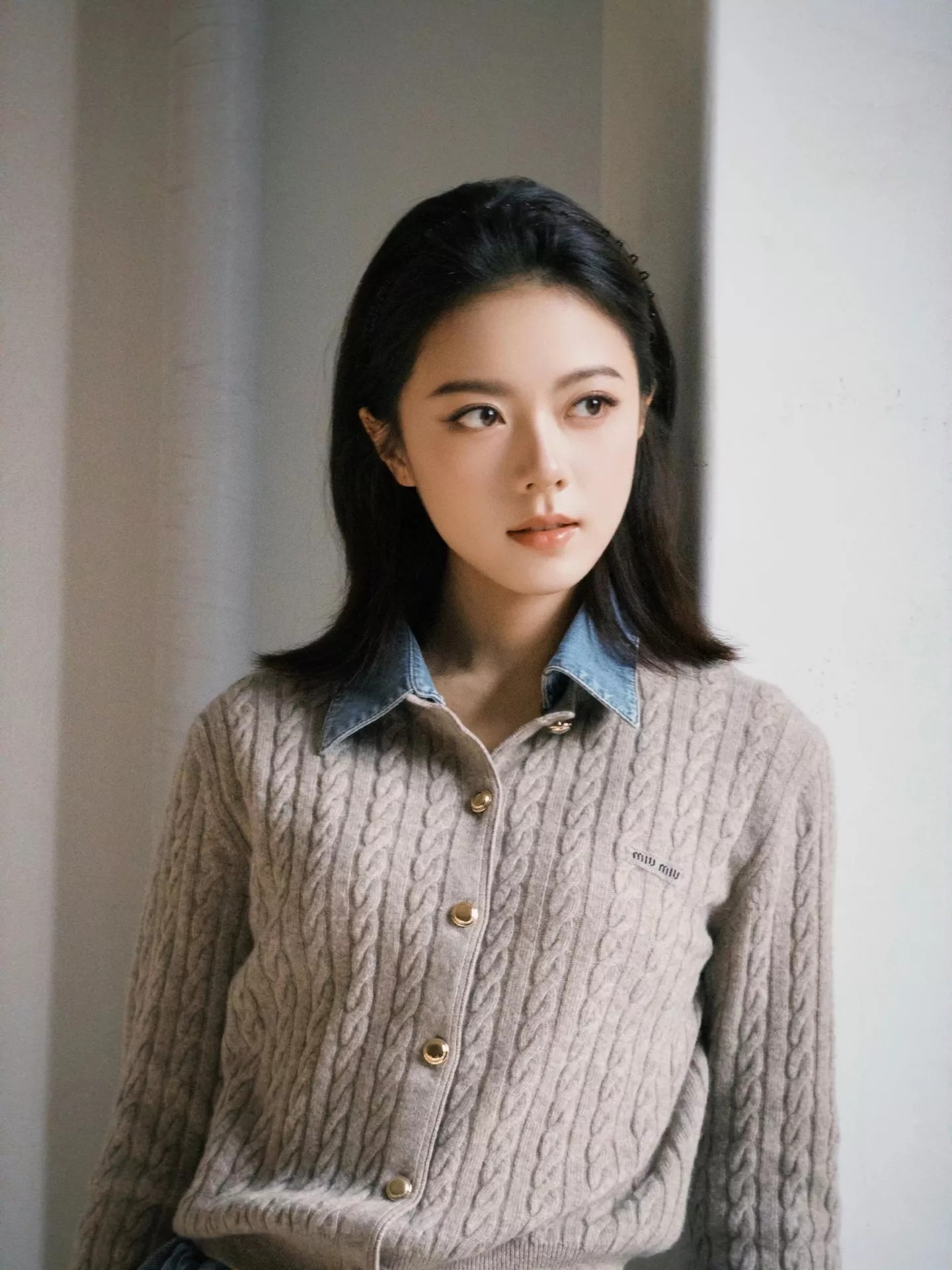 미우미우 배색 칼라 케이블 여성용 긴소매 가디건 상세 이미지 18