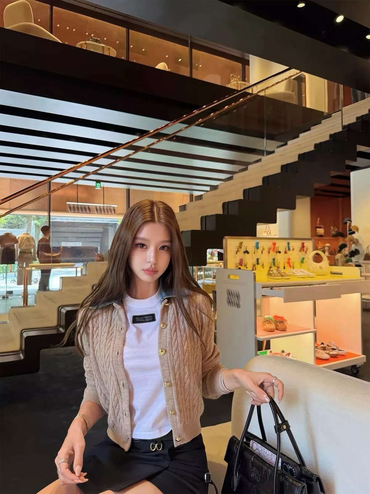 미우미우 배색 칼라 케이블 여성용 긴소매 가디건 상세 이미지 25