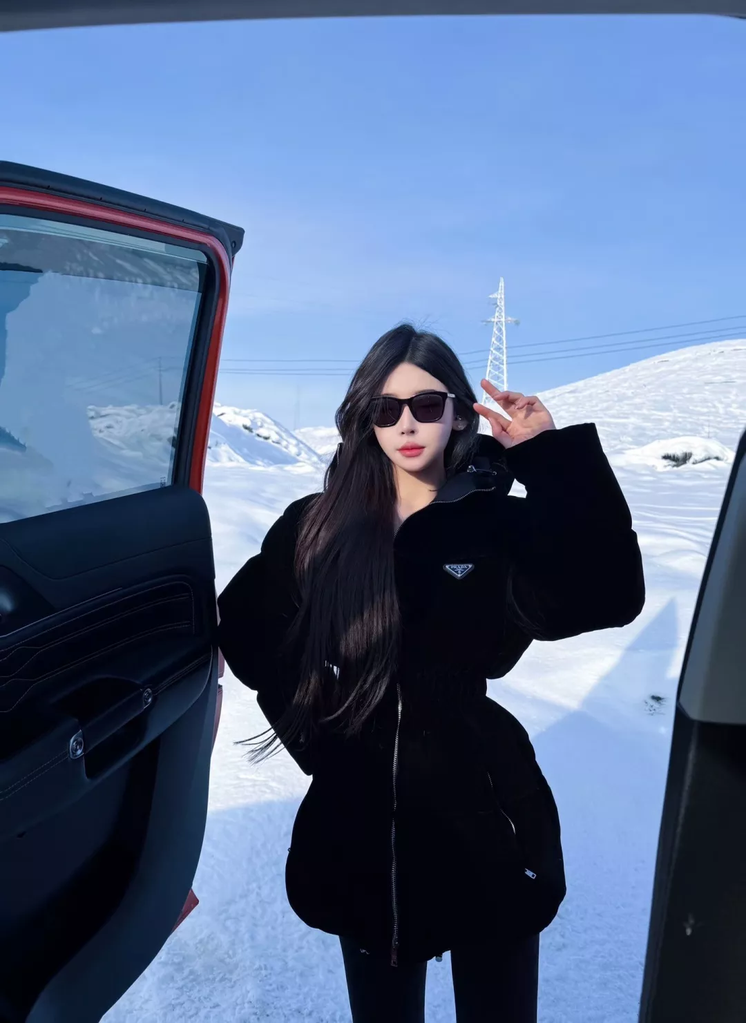 프라다 벨벳 스탠드넥 여성용 미들 패딩 상세 이미지 25